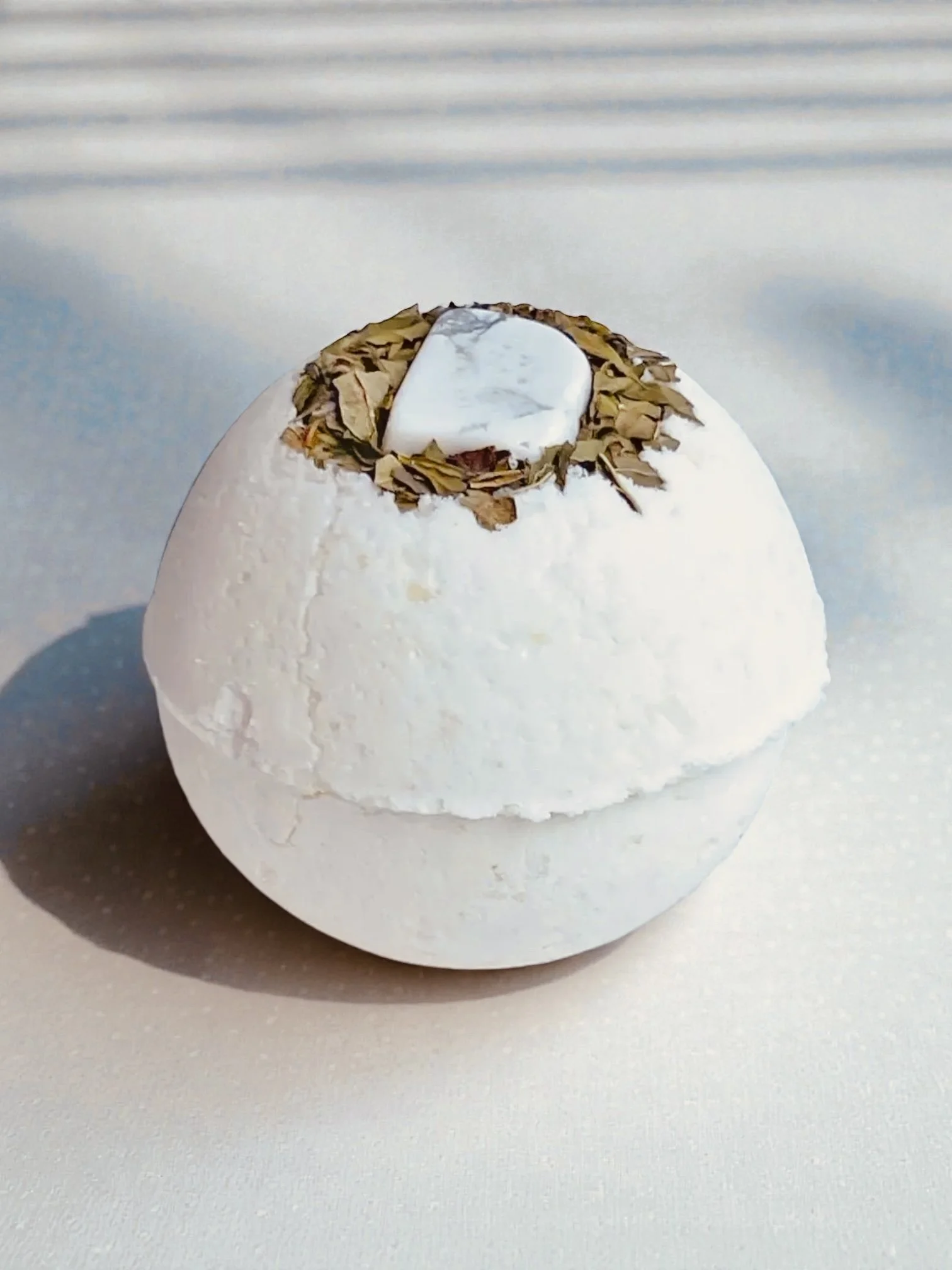 Howlite & Peppermint Bath Bomb with Sativa