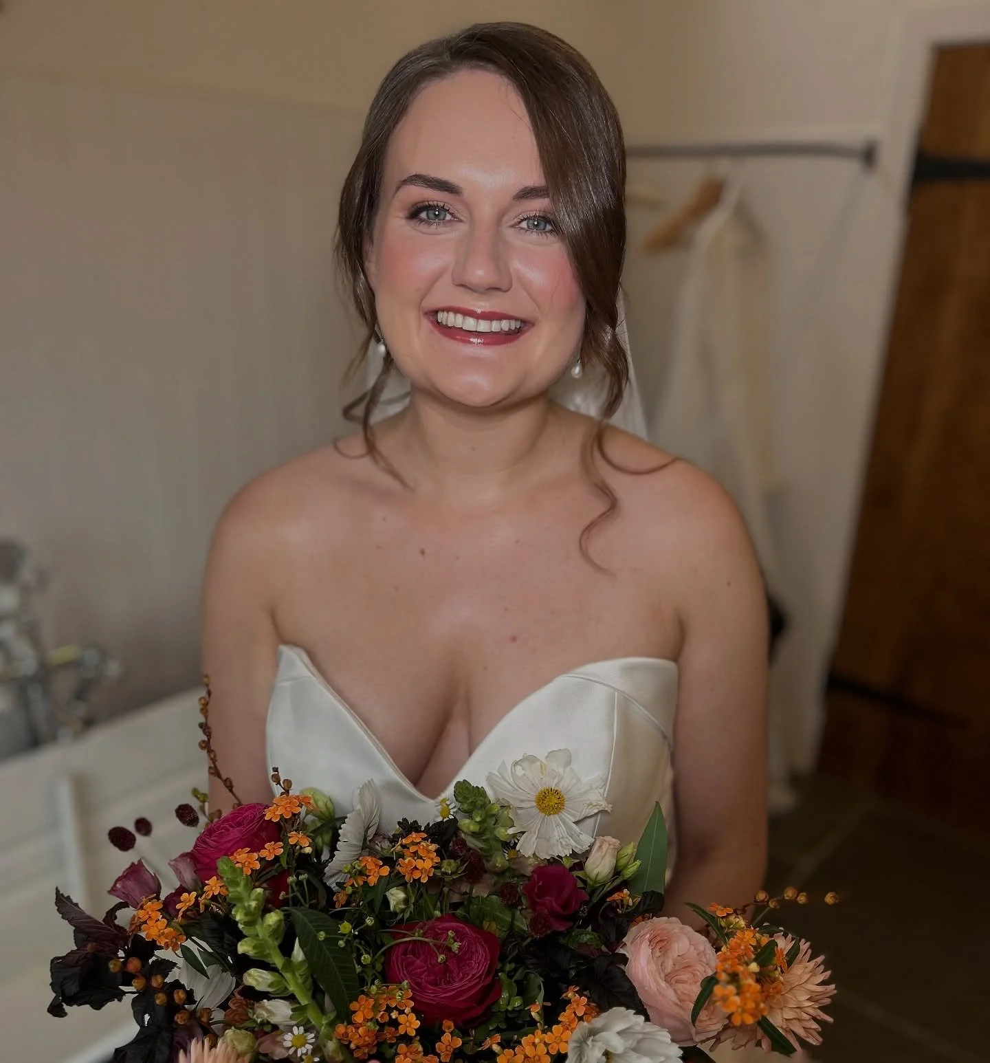 E L L I E π«ΆπΌ
Another trip under our belt to @milton_end_barns and what a morning it was! The energy was HIGH, the girls were such great fun and they looked after Ellie just how maids should! 
Ellie only booked me a few weeks before her wedding da