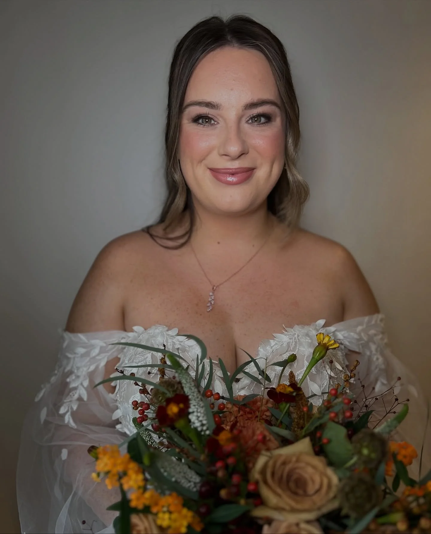 S C A R L O T T&rsquo;S beautiful wedding morning @thegreattythebarn Barn in Tetbury 🤎

Definitely one of the bigger bridal parties to date, I think with thirteen bridesmaids, mums and grandmothers too and what an absolute treat it was! There was SO