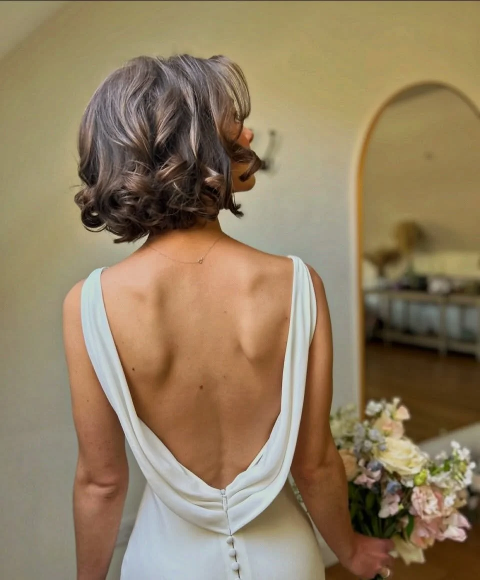 Our gorgeous Erica at Hyde House 🤎

We were SO excited to share this bridal look with you because we know so many brides with bobs struggle to find wedding hair inspo online! And honestly&hellip; Erica looked absolutely insane 🫶🏼

This hair look w