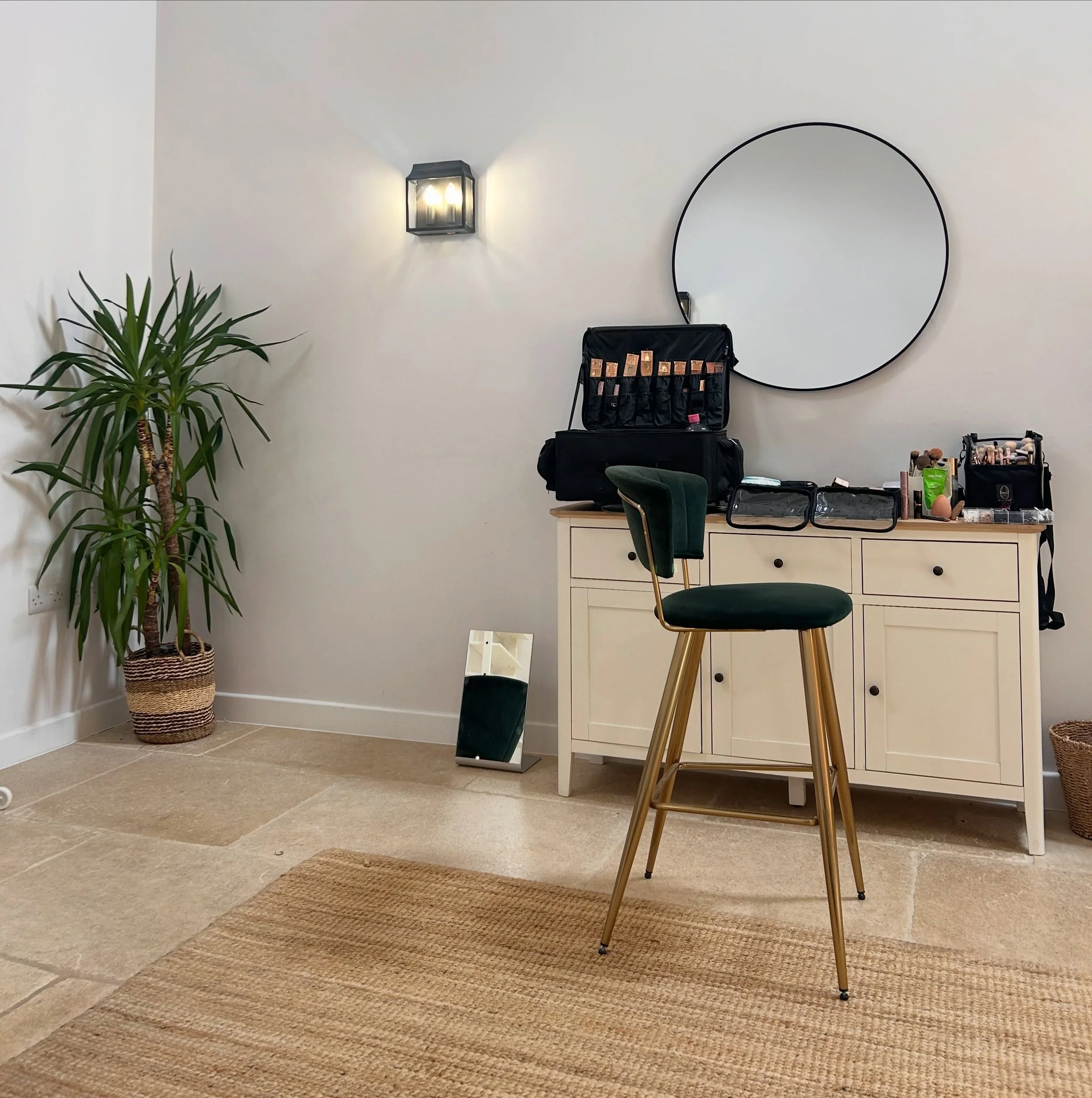 Y O U R bridal trial should feel like more than just a trial 🤎

It&rsquo;s the first time you get to sit in your styling, see the whole look come together and start to imagine how you&rsquo;ll feel on the morning of your wedding day. See the whole v