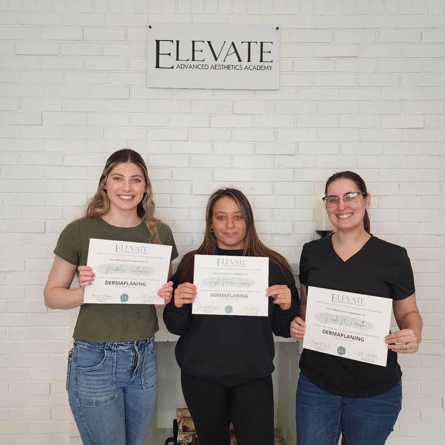 Our last class of 2022! Congratulations to our students @maddieg.esthetics @essencebykay @noliamabel !! You all did wonderful! We wish all of Elevates students a successful and Happy New Year! Thank you for a fantastic year!
⠀⠀⠀⠀⠀⠀⠀⠀⠀
- - - - - - - -