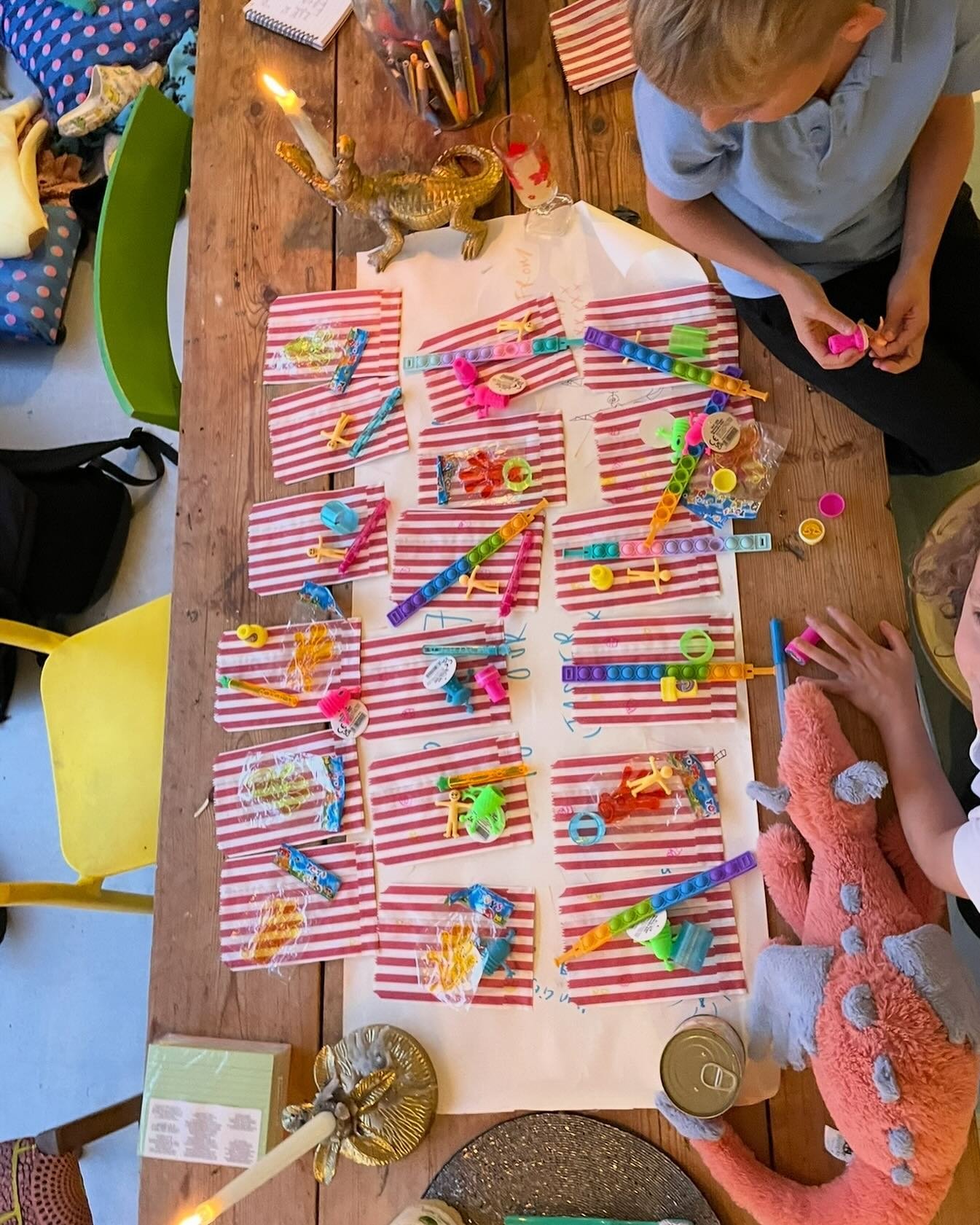 Partybagging #kidsmakethebestthings#handmade#pottery#handmadeisbest#bristolmaker#interiordesign#interiorideas#homestyling#interiorinso#eclectricinteriors#bristolinteriordesigner#ilovetomake#gemma_brothers#allthehastags#letthefunbegin#joyofcolor#styli