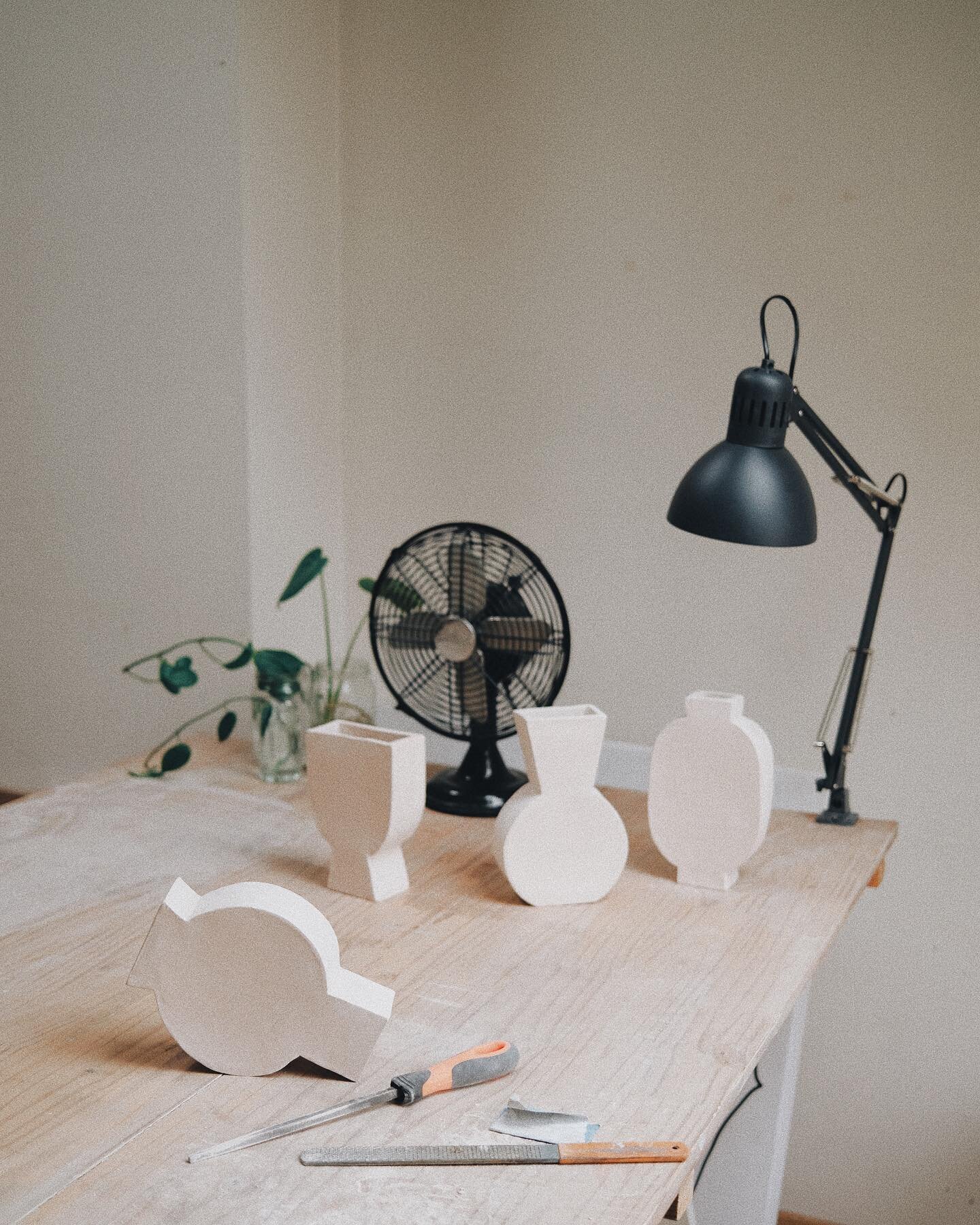 work in progress ✨

.
.
.

#ceramics #pottery #potterystudio #ceramicsstudio #handmadetableware #keramiekatelier #atelier #ceramicscollector #potteryfromhome #claylady #bisque #potterycollection #wheelthrown #wheelthrownceramics #bisqueware