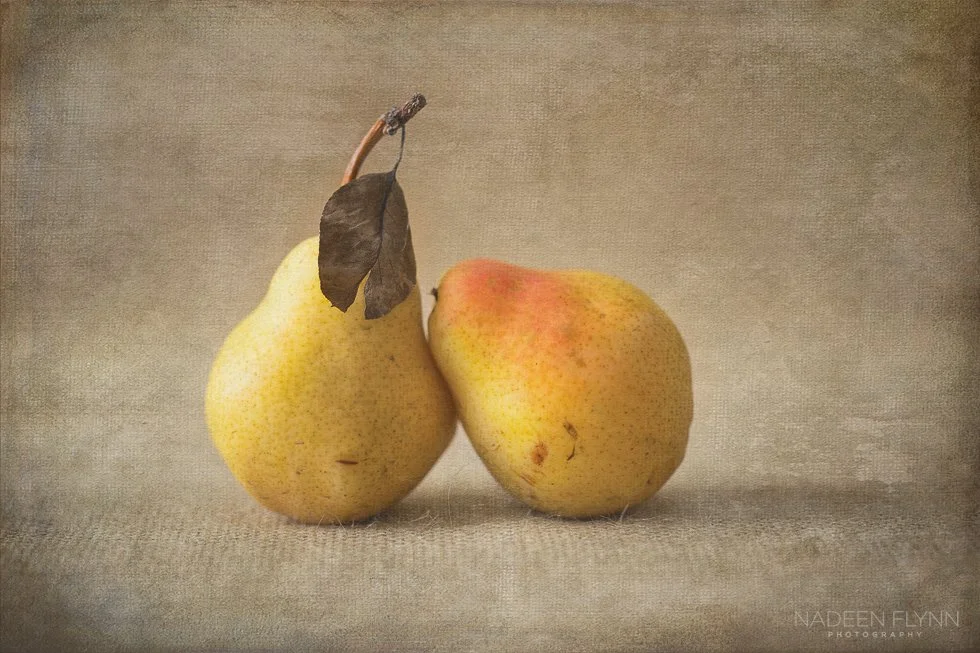 pears_on_burlap_texture.jpg