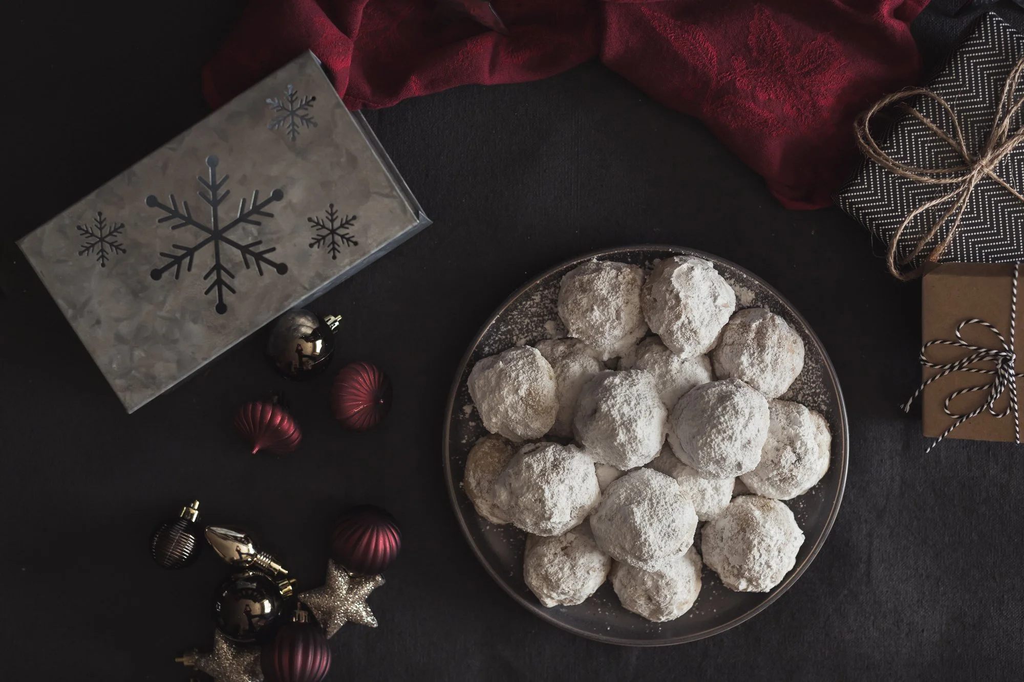 Snowball-Cookies-©NadeenFlynnPhotography-4632.jpg