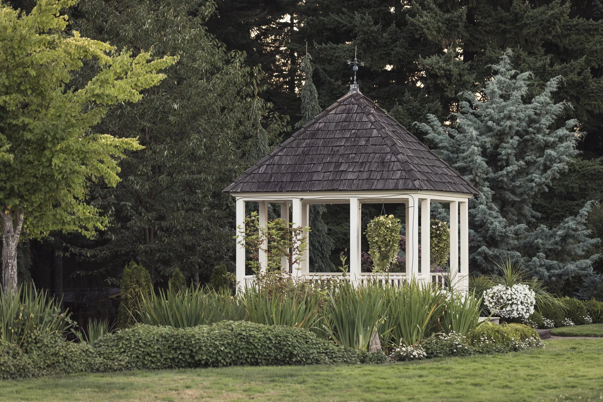 gazebo-OR-garden-resort-©NadeenFlynnPhotography-1880.jpg
