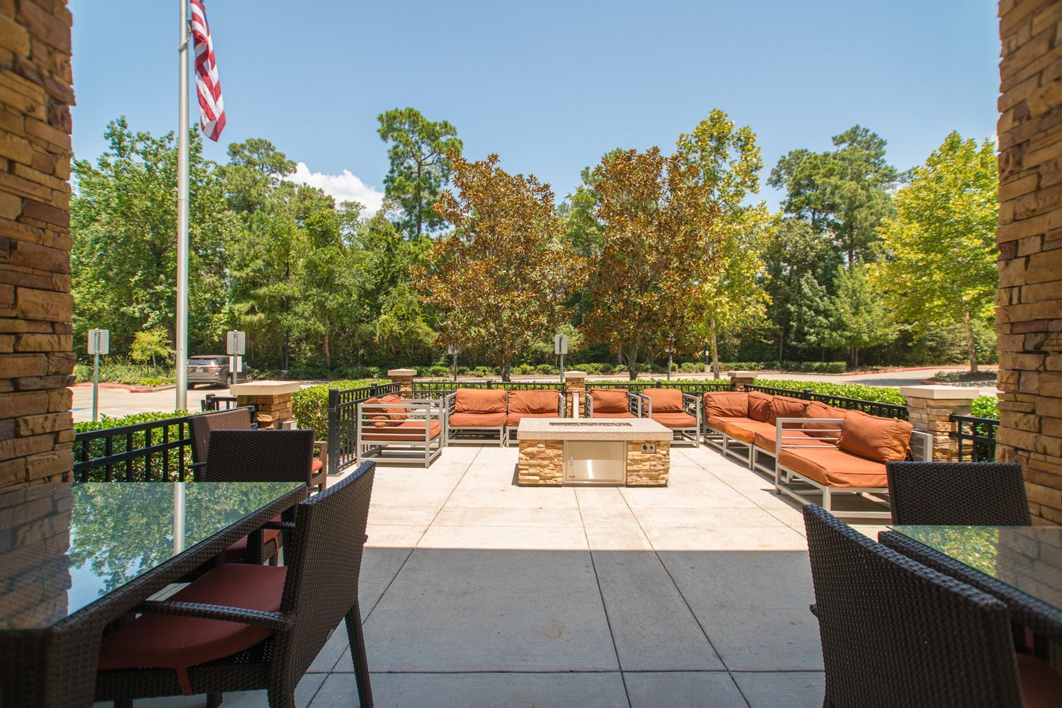 Hyatt+Place+Outdoor+Patio_The+Woodlands.jpeg