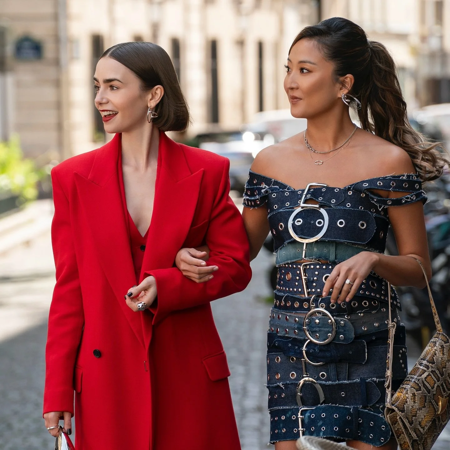 First look at Emily in Paris… quinta stagione! 🇮🇹
📸 @carolineduboisphotographie & @giulia_parmigiani_photography 
#UnitPublicity #EmilyInParis #Netflix