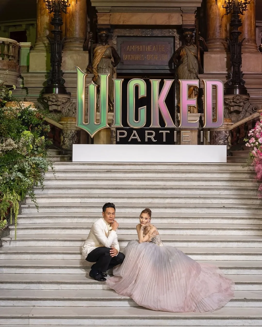 Magical moments with Director Jon M. Chu at the exceptional 𝘞𝘪𝘤𝘬𝘦𝘥 Paris event 🪄

Merci &agrave; la dream team @universalfr ! 
💚 @giuliacarolina @maellyssef 🩷

#TalentHandler #WickedMovie #Universal 📸 @studio_vigerie