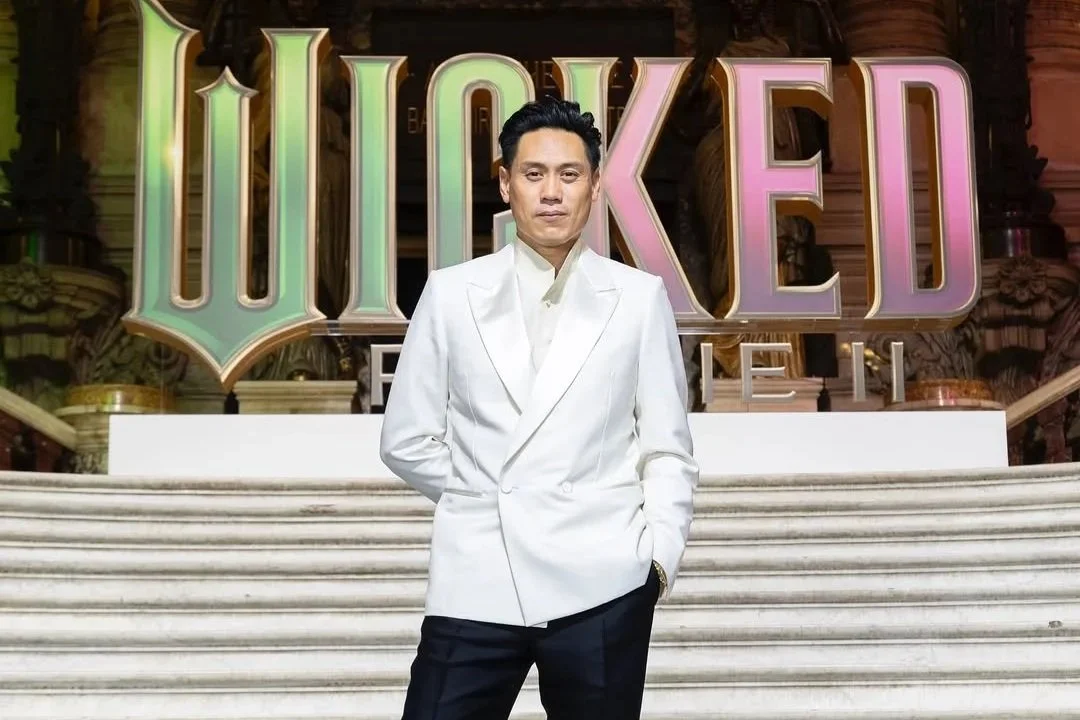 Jon M. Chu au Palais Garnier pour la promotion parisienne de Wicked: For Good