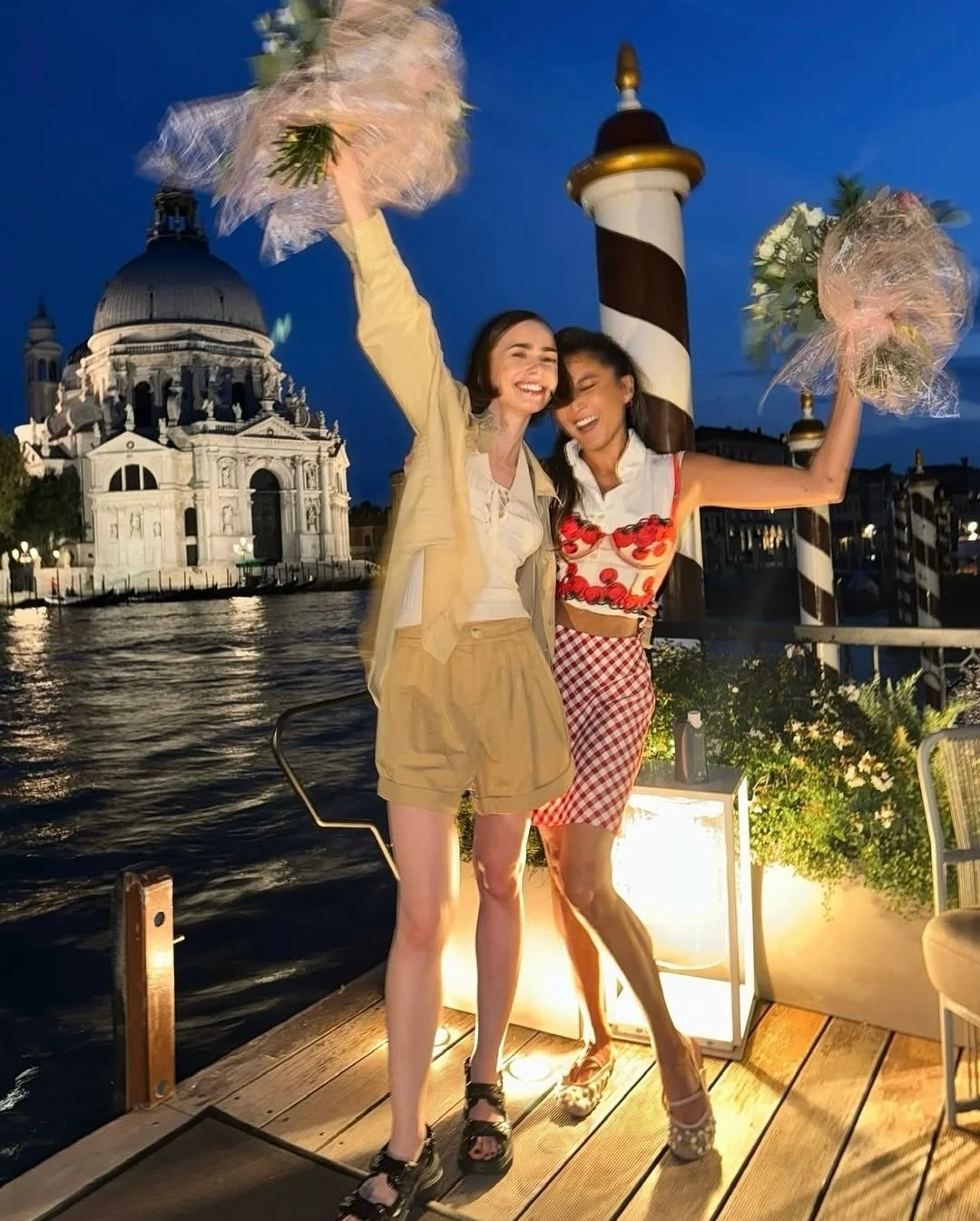 Love being on set with this squad &hearts;️
𝗘𝗠𝗜𝗟𝗬 𝗜𝗡 𝗣𝗔𝗥𝗜𝗦 𝗦𝗲𝗮𝘀𝗼𝗻 𝟱, NOW streaming on Netflix! 

#UnitPublicity #EmilyInParis #Netflix
