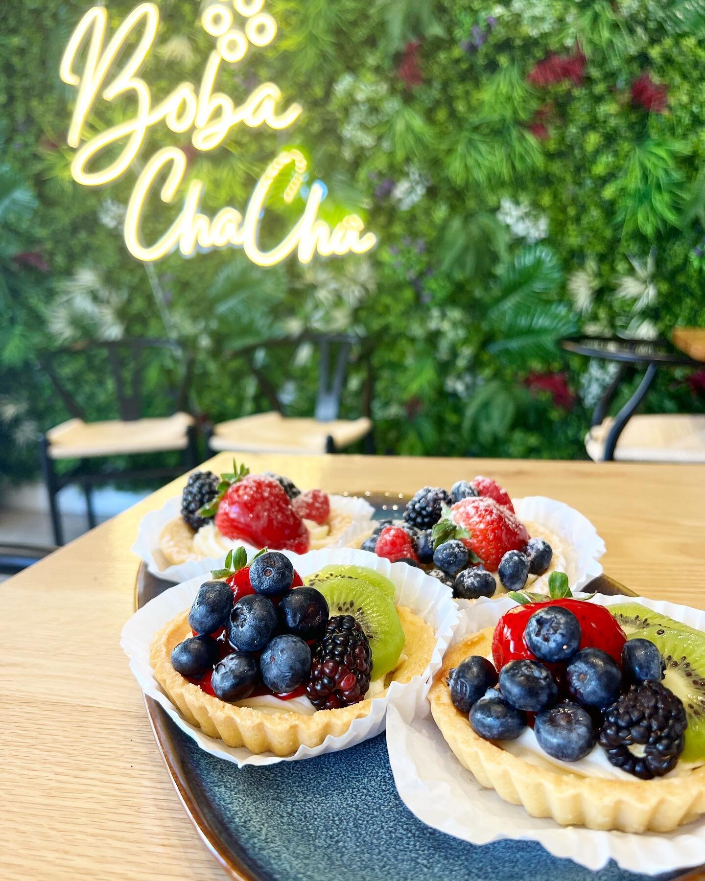 Fruit tarts and other delicious fresh baked goods from local bakers have just arrived! 💗🧋
It&rsquo;s the perfect match with one of our delicious drinks so stop but while they last💗

.
.
.
.

#boba #bubbletea #bobatea #milktea #bobamilktea #pasaden