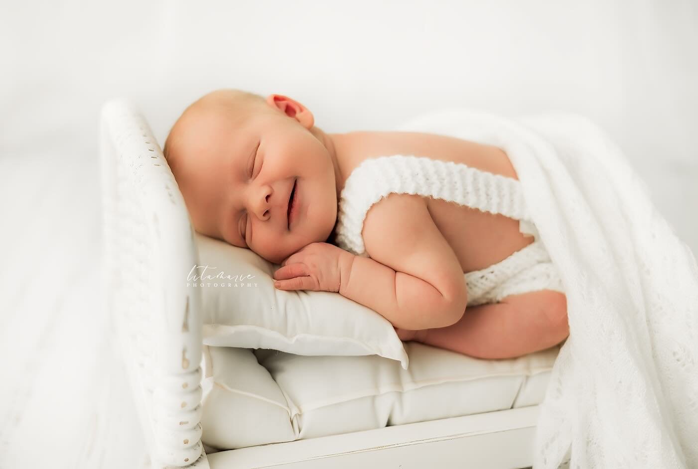 Sleepy newborn grins melt my heart 🤍
&bull; &bull; &bull;
#ndphotographer #northdakotaphotographer #northdakotanewbornphotographer #newbornportraits #newbornphotography #newbornphotographer  #minotndphotographer #rugbyphotographer @tiniesmagazine @p