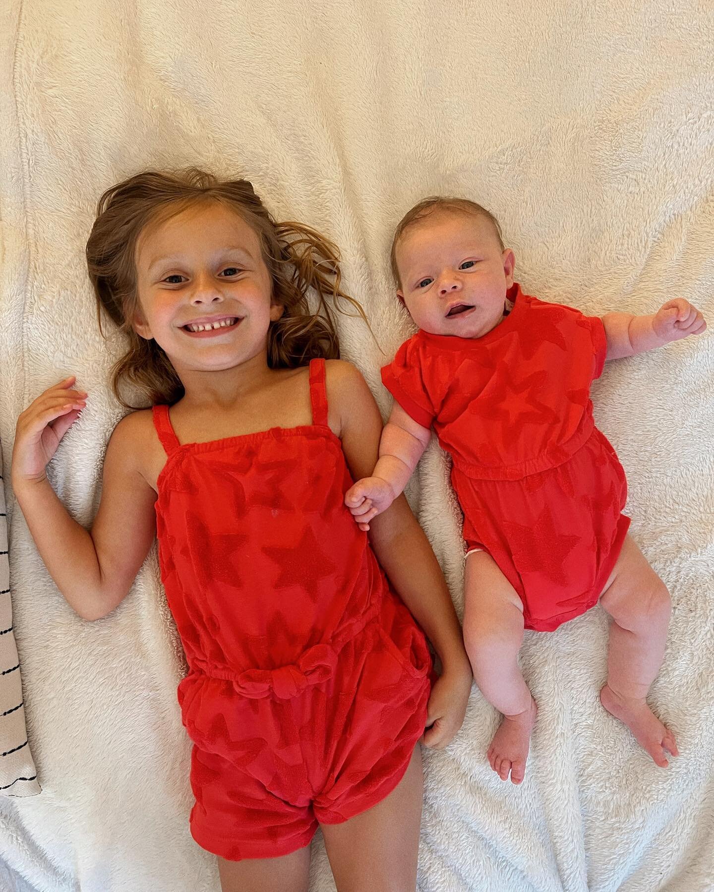 Kinsley is so in love with her little cousin Thea (and getting to match her for the rest of time). Happy July 4th!!! 😇🥰😍❤️🇺🇸