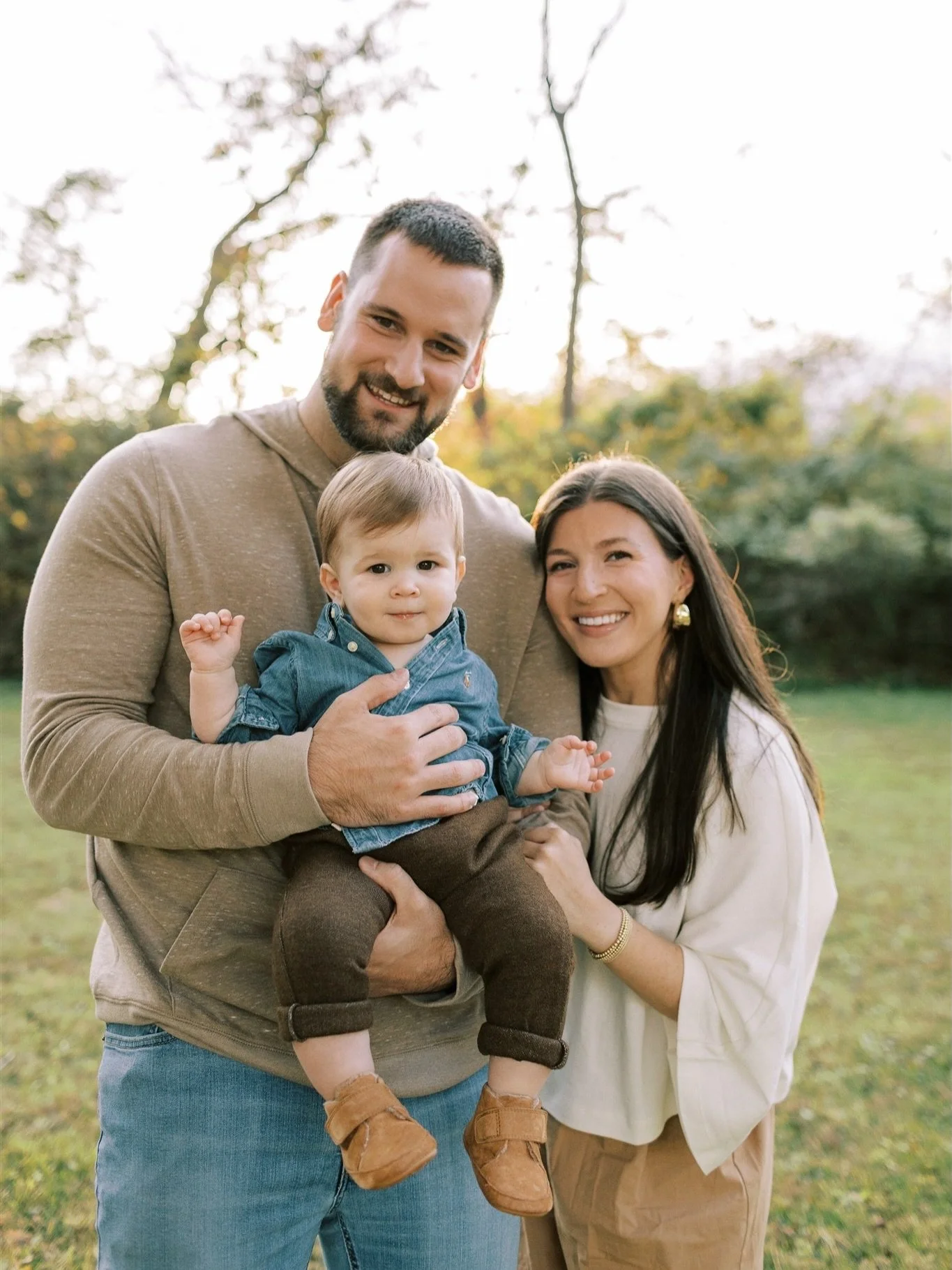 Roman is O N E!!! 🥳 I can&rsquo;t get over this cute fam. When people invite me back into their lives to continue documenting special seasons for them.. well.. there&rsquo;s no greater honor. 🥹