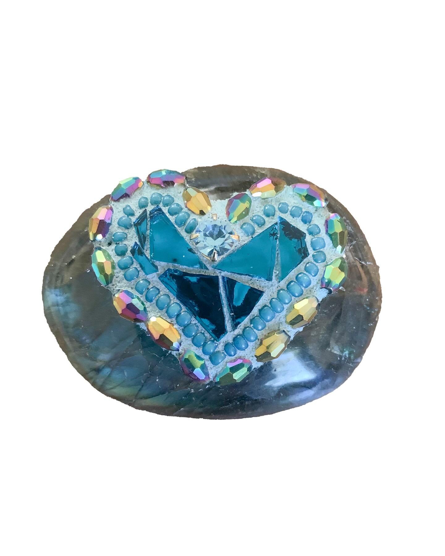 Labradorite palm stone with mosaic heart for transformation, strengthens intuition, faith in oneself #meditation #mindfulness #labradorite #labradoritepalmstone