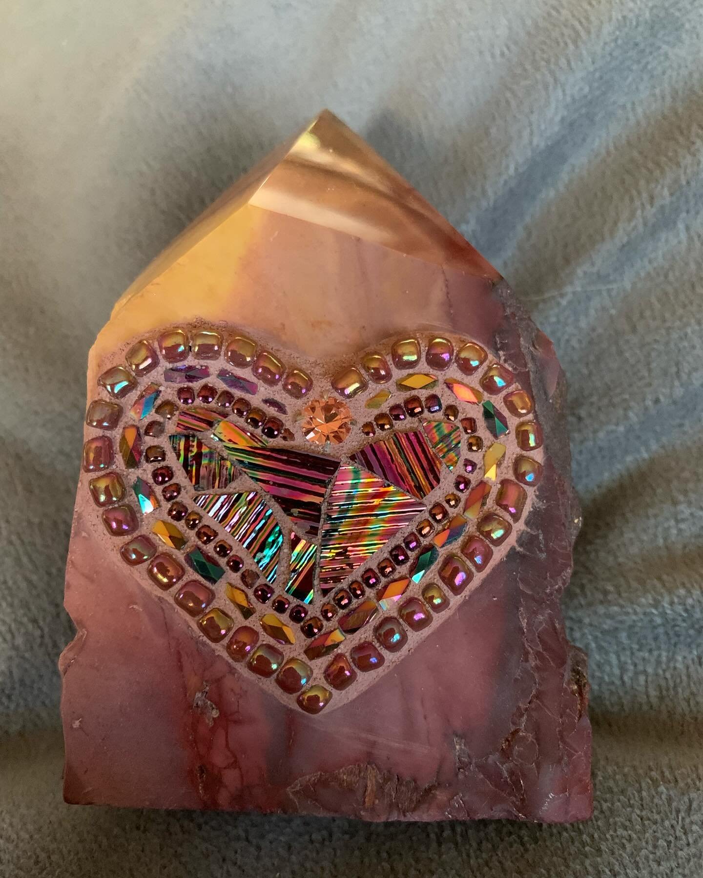 Jasper is a stone that is the supreme nurturing, supports times of stress, brings tranquility and wholeness with beautiful mosaic heart 💜 #tranquility #wholeness #nurturing #mosaicart #artthatheals #mindful #meditation #energy #healing #jasper