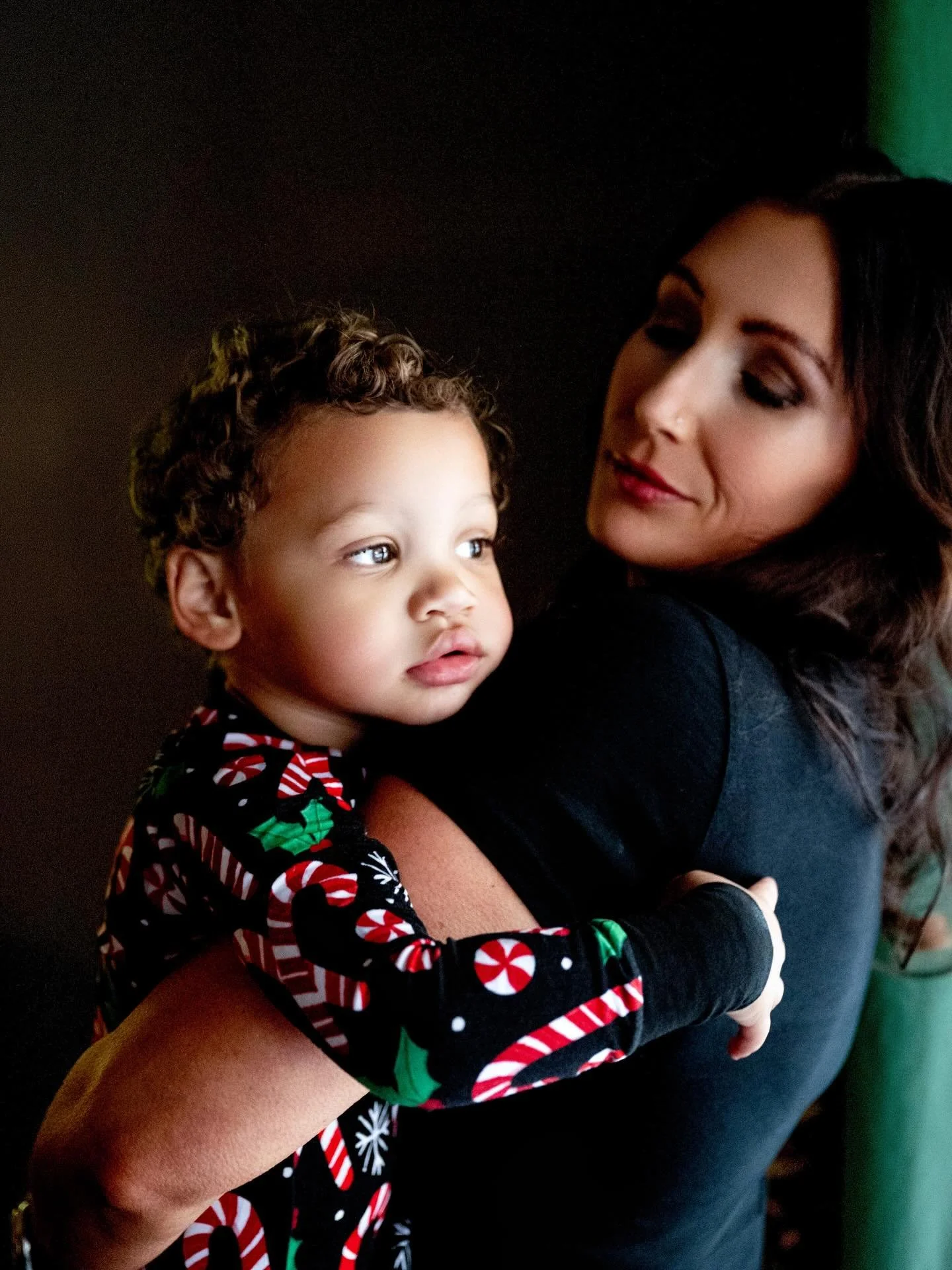 Alyse, Bodie &amp; George 🎄 #omahaphotographer #inhomeshoot #iowaphotographer #christmasshoot