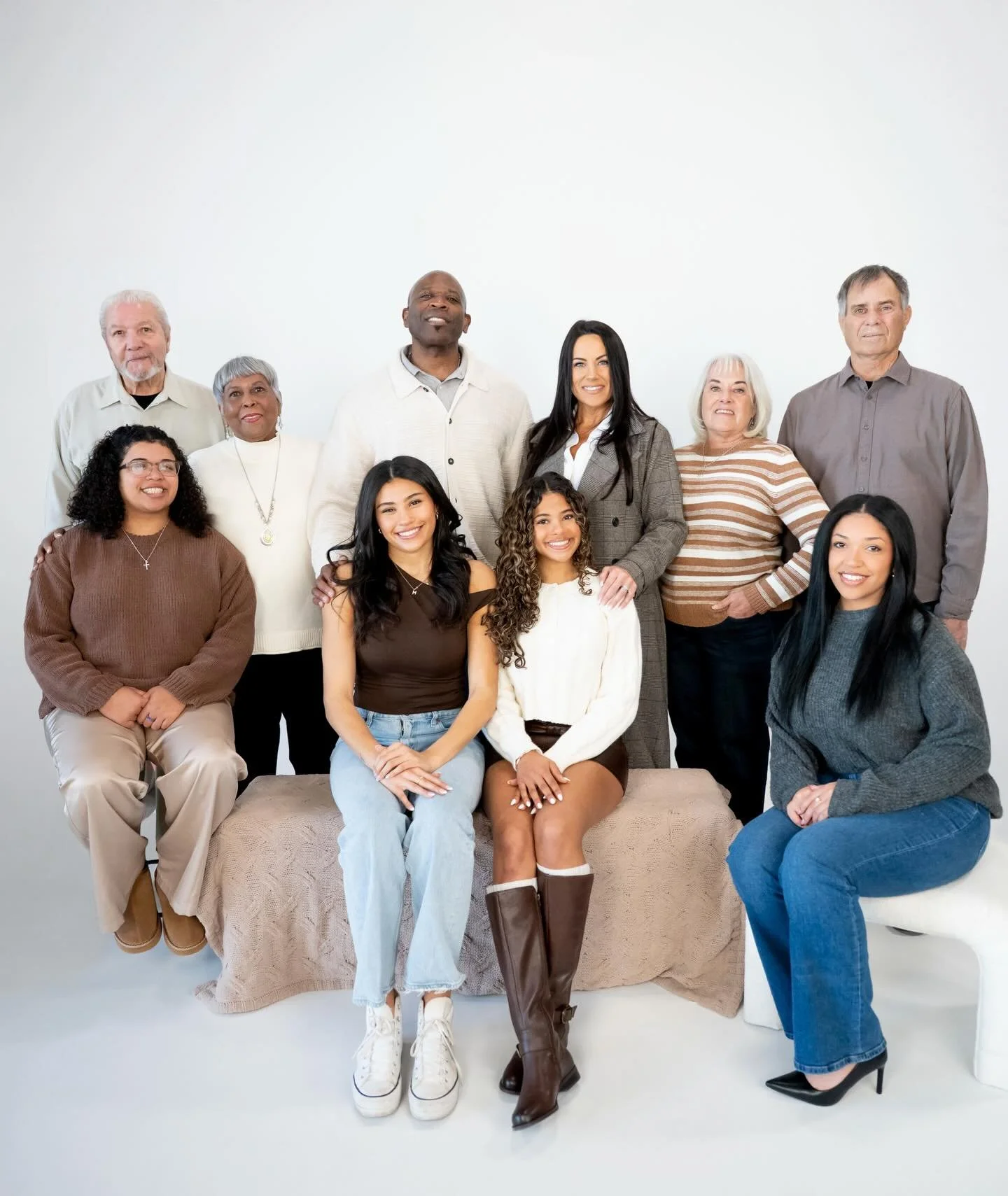 The Tvrdy Family, extended session 🎄❤️ #family #omahaphotographer #familyphotographer