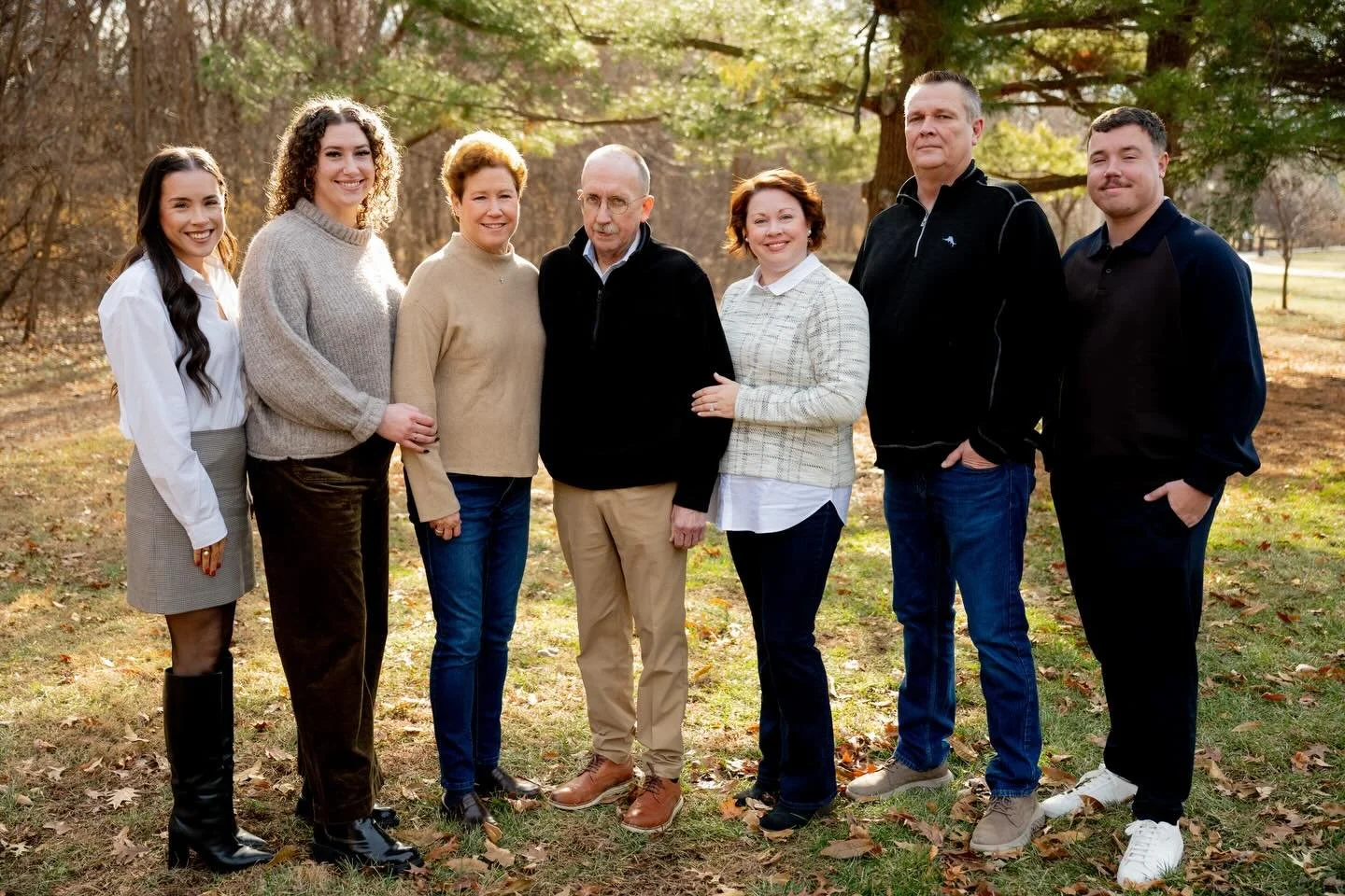 The Bassett Family ❣️ #omahaphotographer #familyphotoshoot #christmasfamily