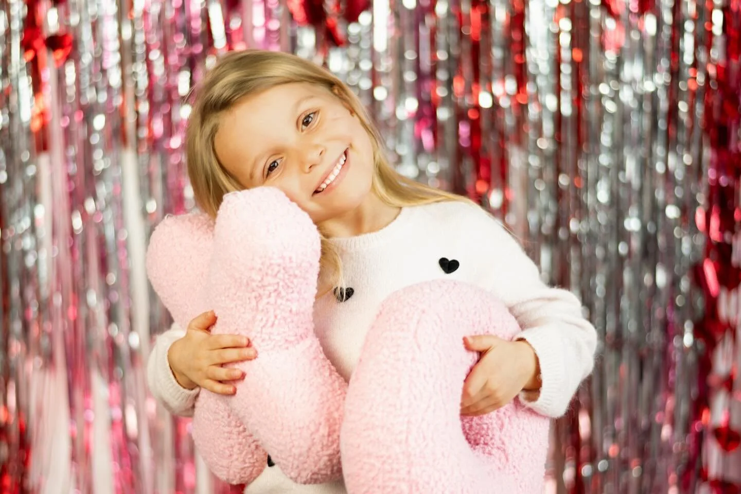 XO, Sunny girl. 💝 Sunny wants everyone to know if you&rsquo;re wanting photos to drop into her mommy&rsquo;s DMs! Don&rsquo;t be scared to ask! Mom&rsquo;s only scary when she hasn&rsquo;t had coffee ☕️ or a spray tan!! #valentinesday #xo #omahaphot