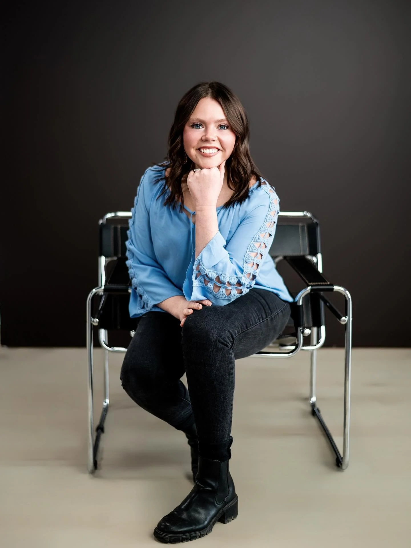 Mariah, professional headshots. These 10 minute sessions are great for a refresh for your LinkedIn &amp; professional profile! Reach out today! #omahaphotographer #iowaphotographer #professionalheadshots