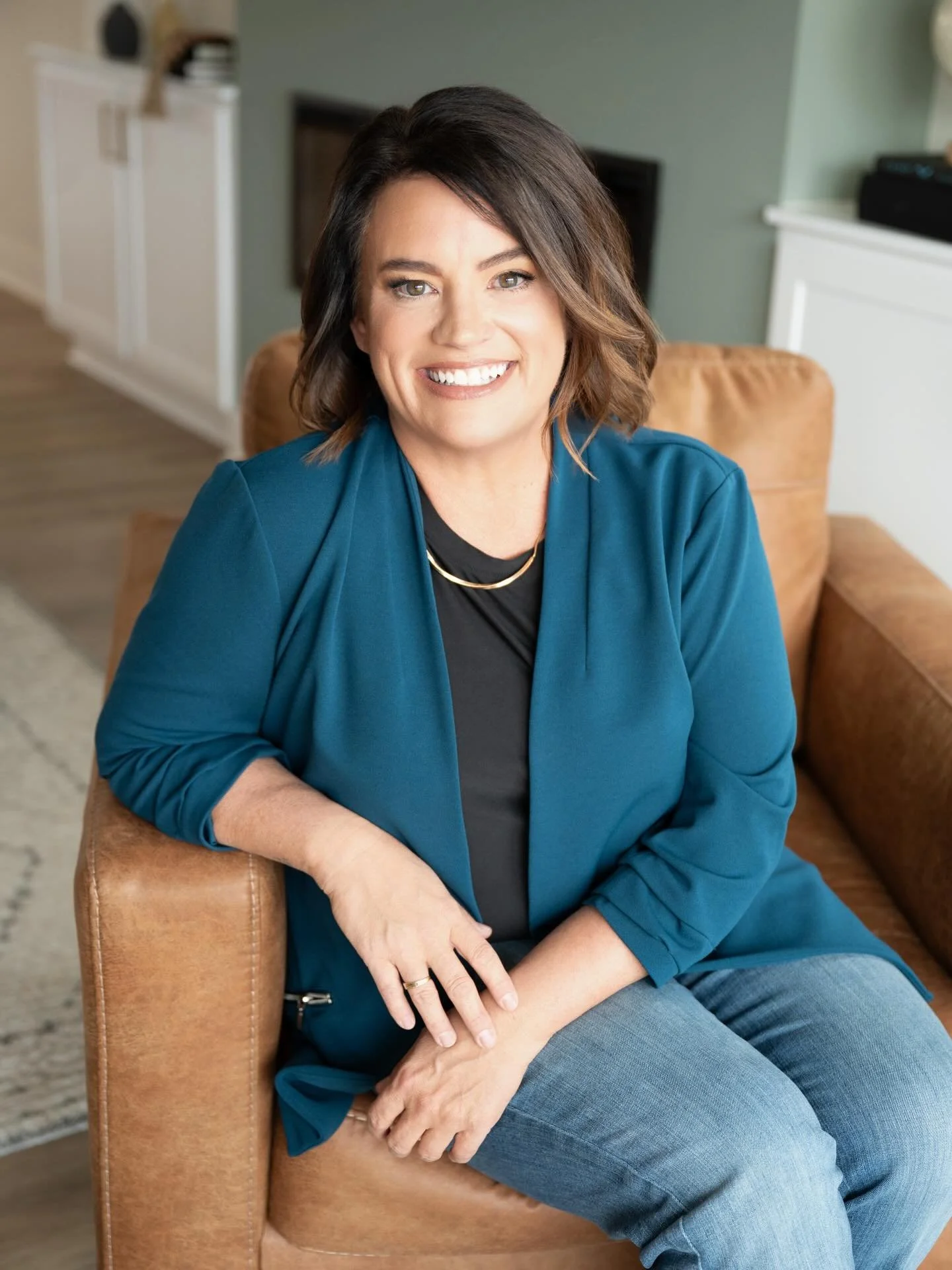 OBSESSING over Jen&rsquo;s branding shoot. I&rsquo;m loving all the Realtors I&rsquo;ve been connecting with lately. It&rsquo;s so fun to help brand &amp; help market for them. If you&rsquo;re in the realty business and you haven&rsquo;t reached out-