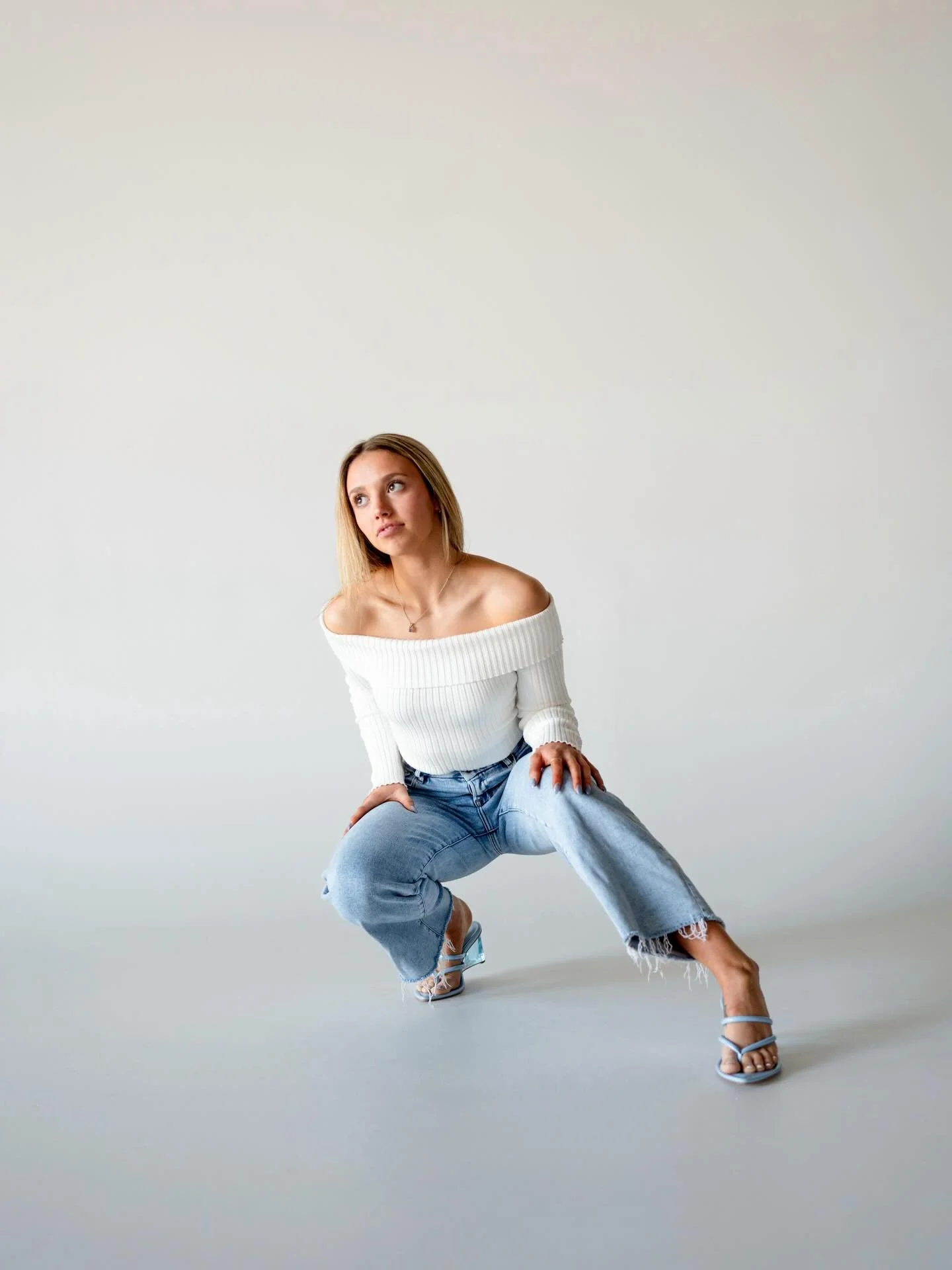 Addie - Senior 2026 💜 Call me old school, but I like natural and clean photos. Enhancing your natural beauty is my favorite. If you&rsquo;re like me &amp; want a fun, crisp, clean &amp; colorful shoot, let&rsquo;s talk! NOW BOOKING CLASS of 2027! 🎓