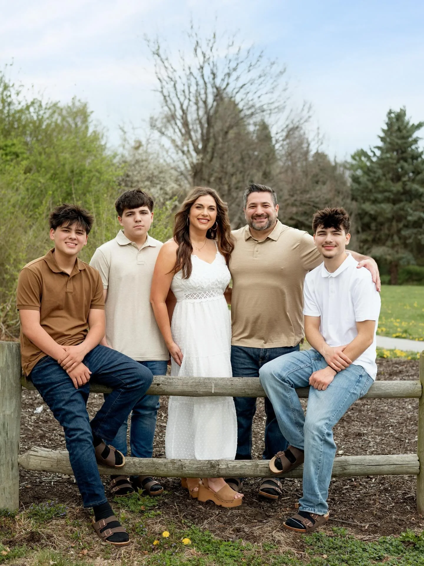 The Smith Family 🍃 #omahaphotographer #familyphotos #iowaphotographer