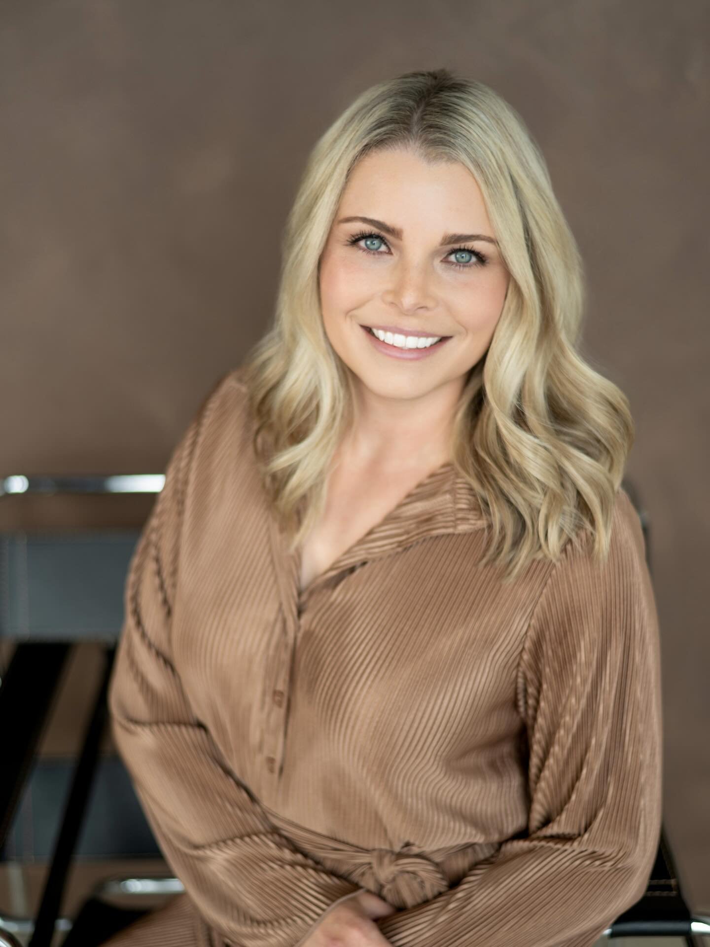 Come one, come all. Grab your colleagues to update their professional headshots today. All I need is 30-45 minutes and can efficiently, effectively and beautifully capture images to represent your business or your brand. Several backdrops, 10-20 edit