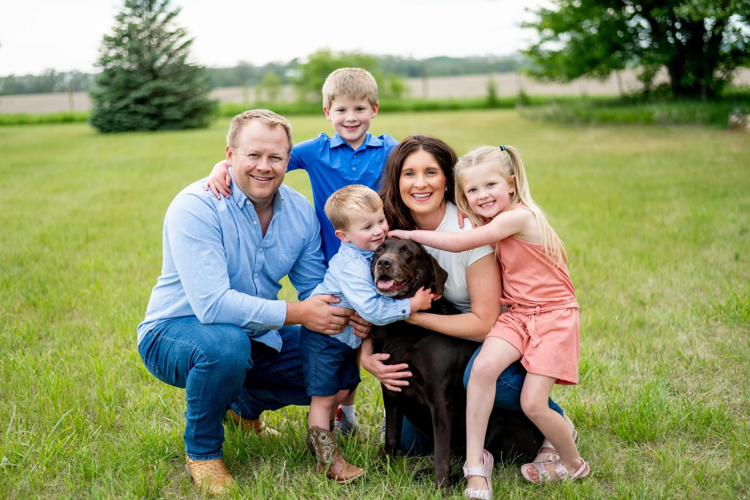 The Ridder Family 🐾💕 #omahaphotographer #familyphotographer #dogphotos