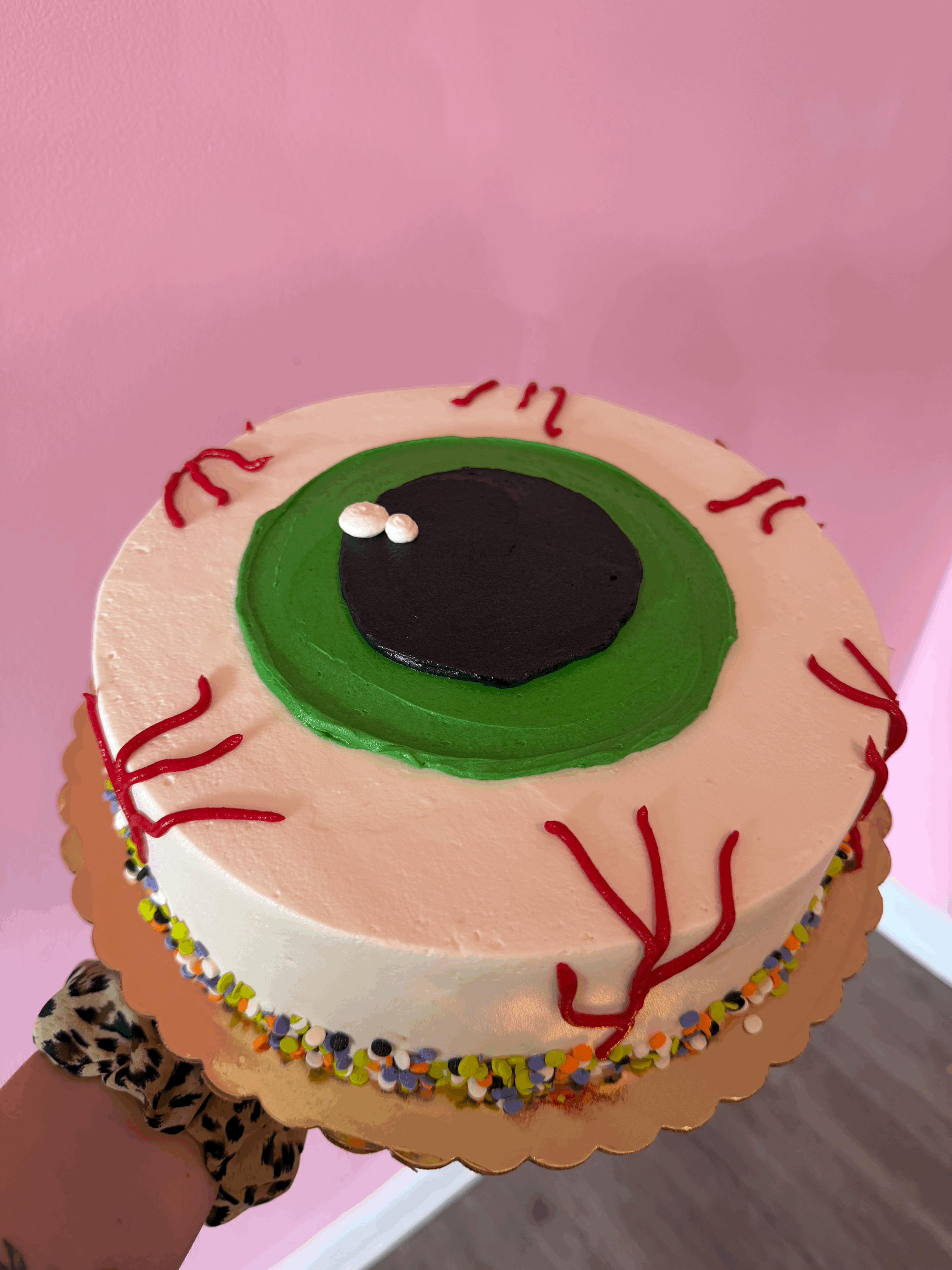 8in shorty eyeball cake