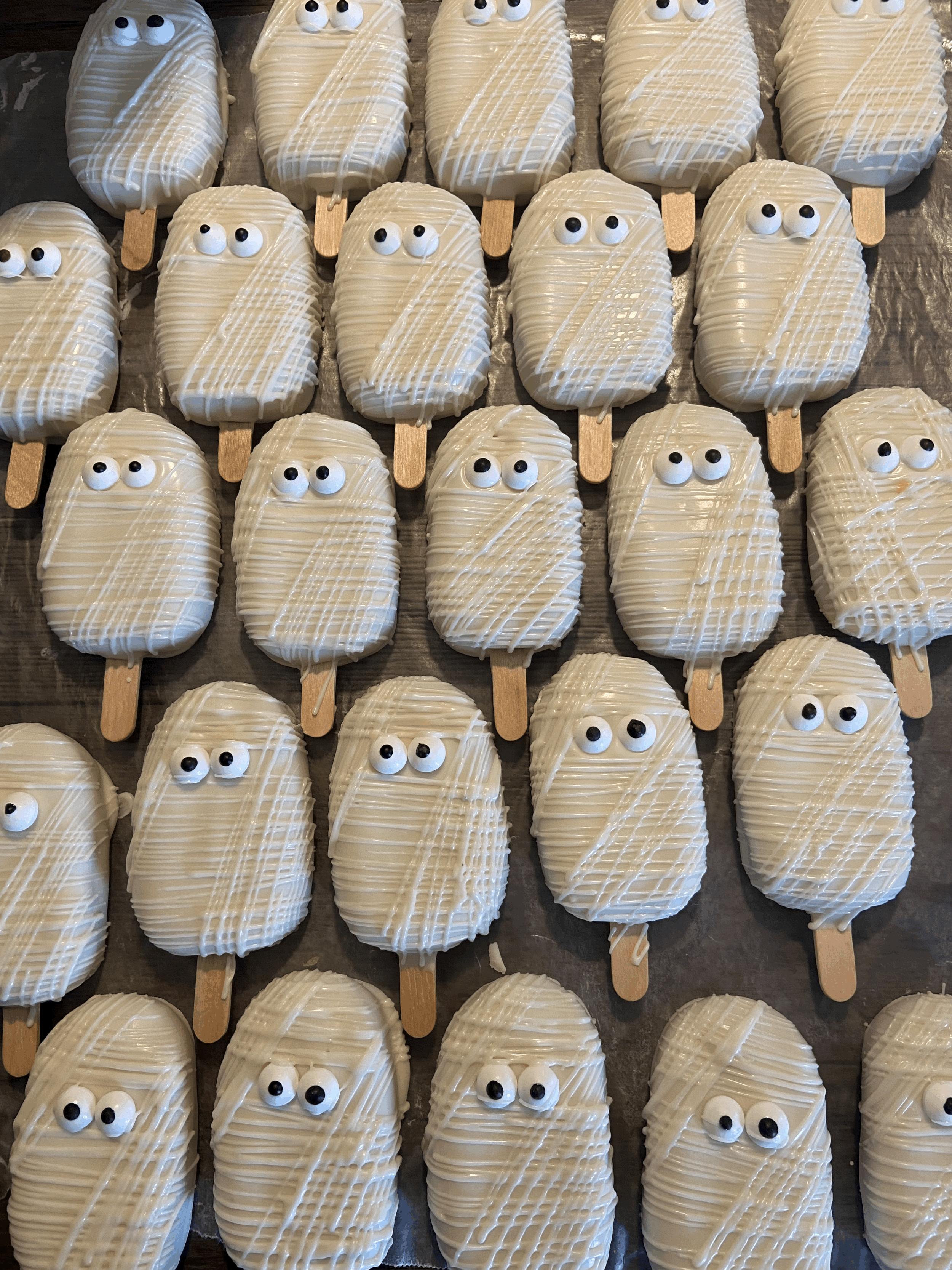 Halloween cakesicles