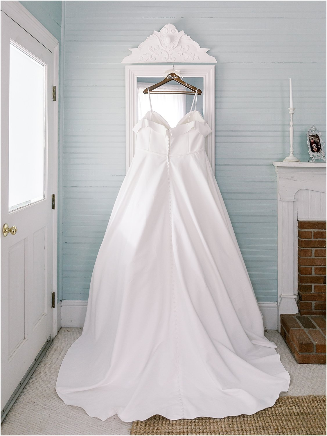 Elegant deep-V wedding dress with buttons 