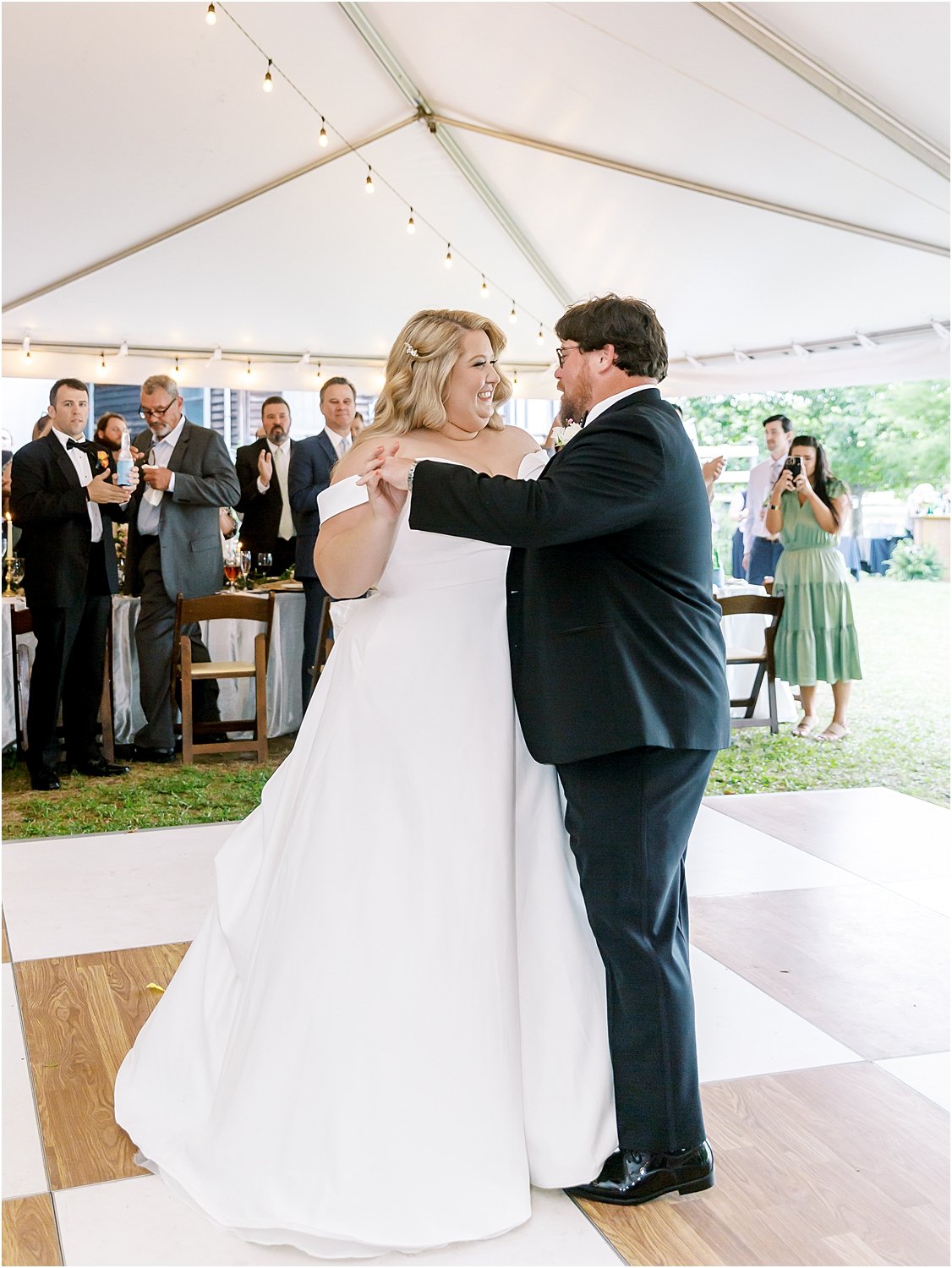 Bride and Groom - falling in love on the dance floor