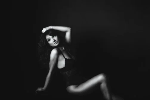 Calgary-vancouver-boudoir-photography-studio-session-B&W.jpg