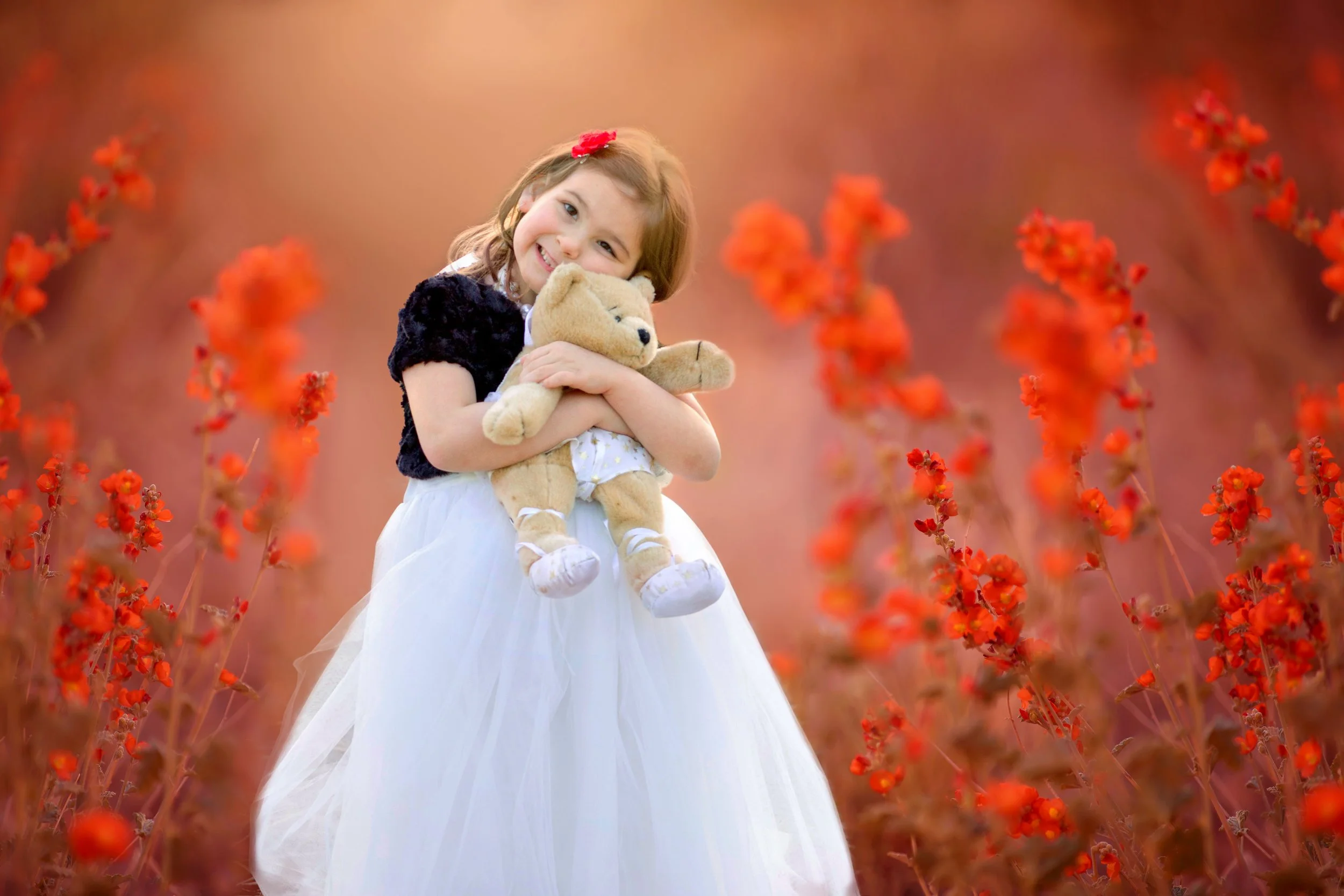 calgary children photographer Girl hugging stuffy by woldflowers.jpg