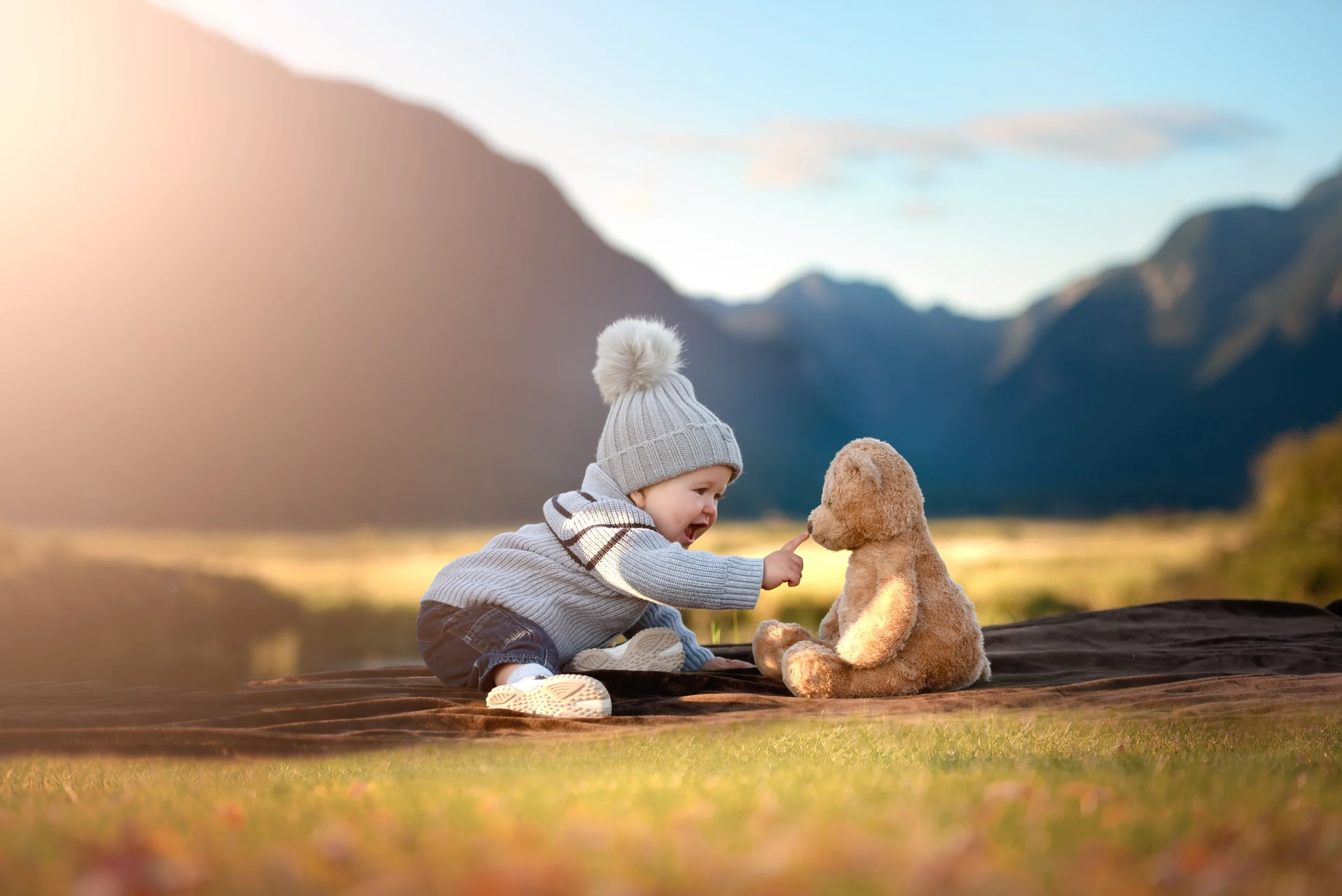 calgary children photographer boy touching bears nose.jpg