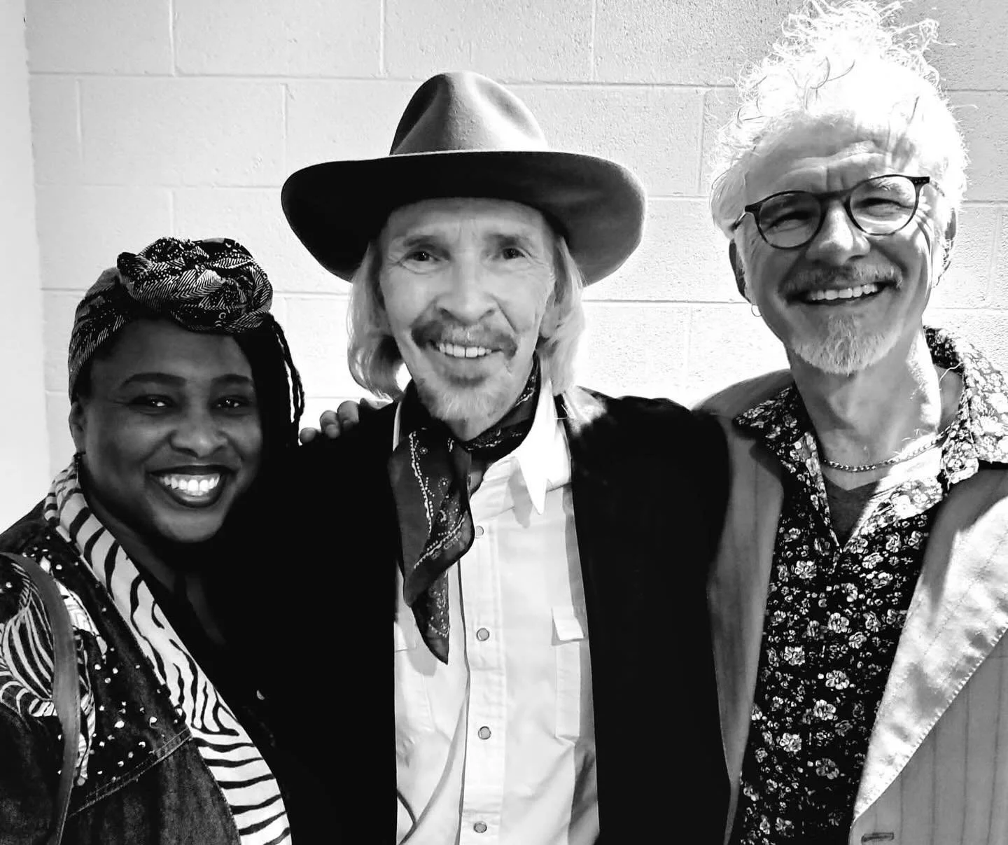 Had a sweet reunion with my old pal Dan Zanes after last night&rsquo;s show at the legendary and beloved Birchmere nightclub in Arlington, VA. We go waaaay back to Dan&rsquo;s early days with The Del Fuegos when they would open up for The Blasters in