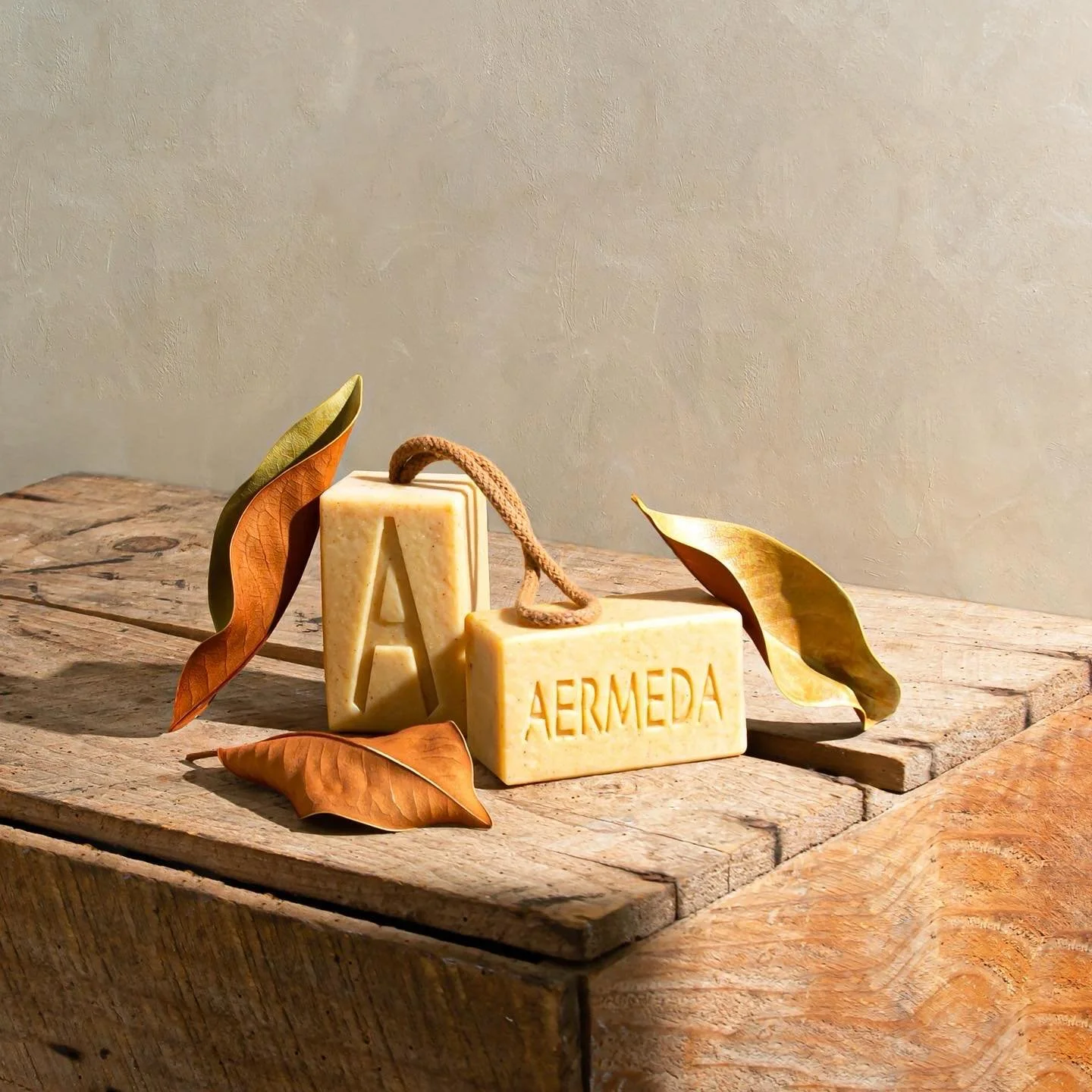 The season turns inward - quieter, more deliberate.

Aermeda Hydrating Egg Yolk Soap brings a gentle richness to daily cleansing, with a soft, creamy lather. 
Cleansing with restraint, supporting the skin through cooler, dryer days, leaving it smooth