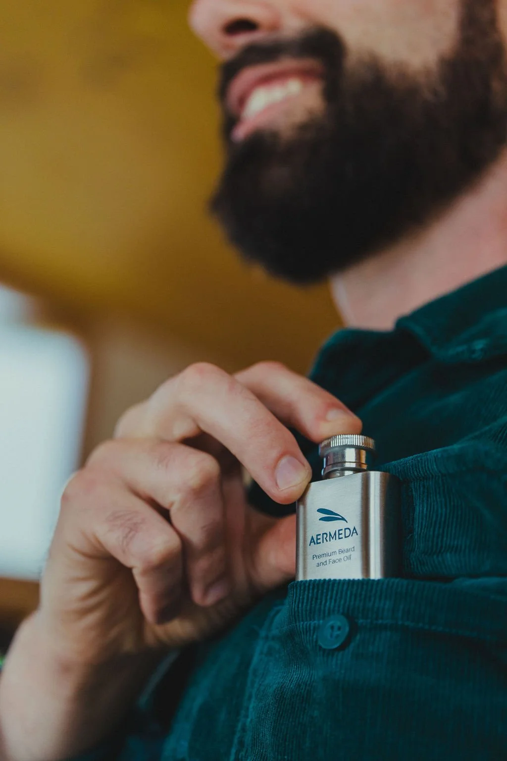 Travel_beard_oil_pocket_Aermeda.jpg
