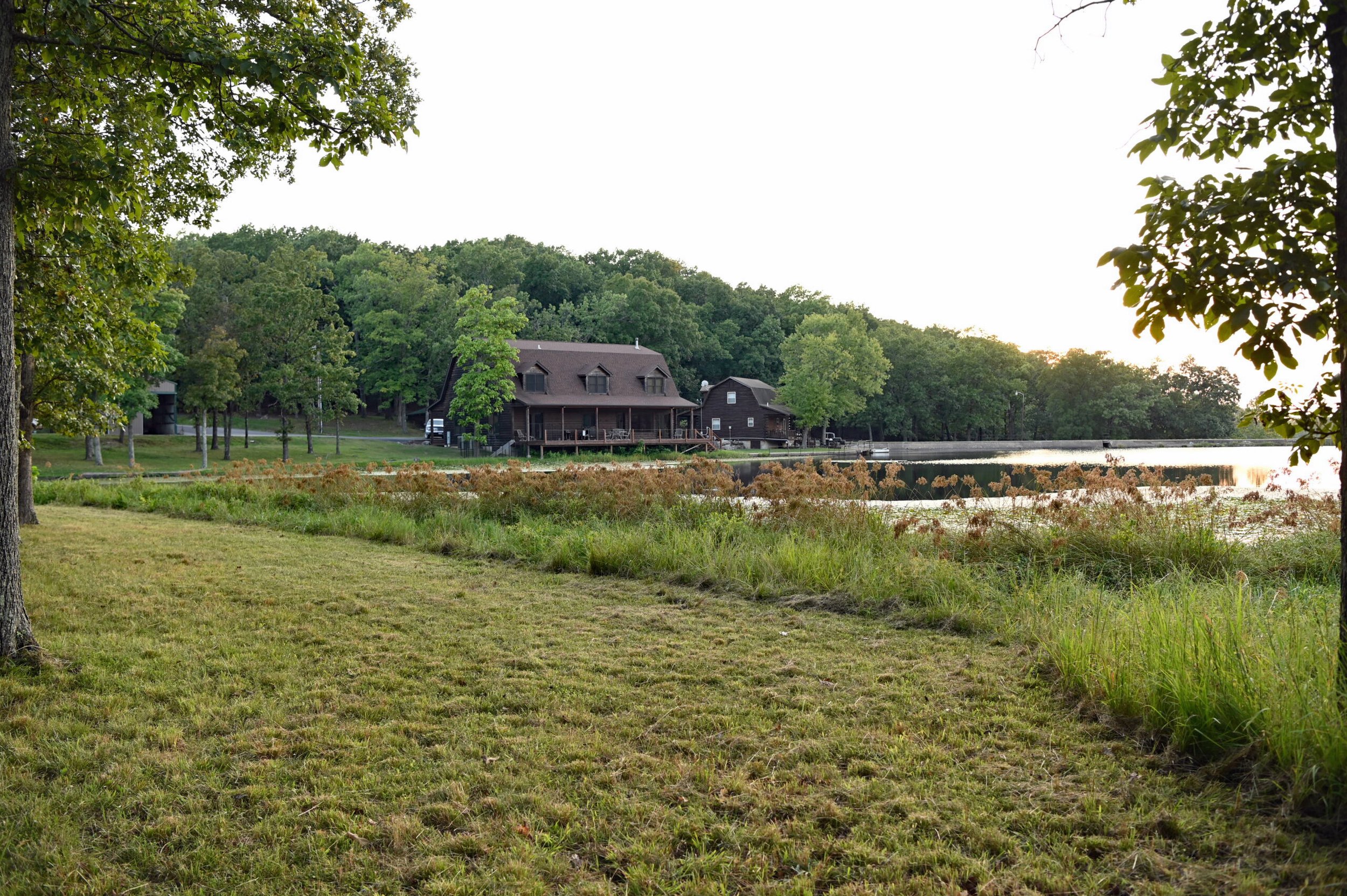 Twin Lakes Whitetail Lodge for Hunting in Missouri.jpg