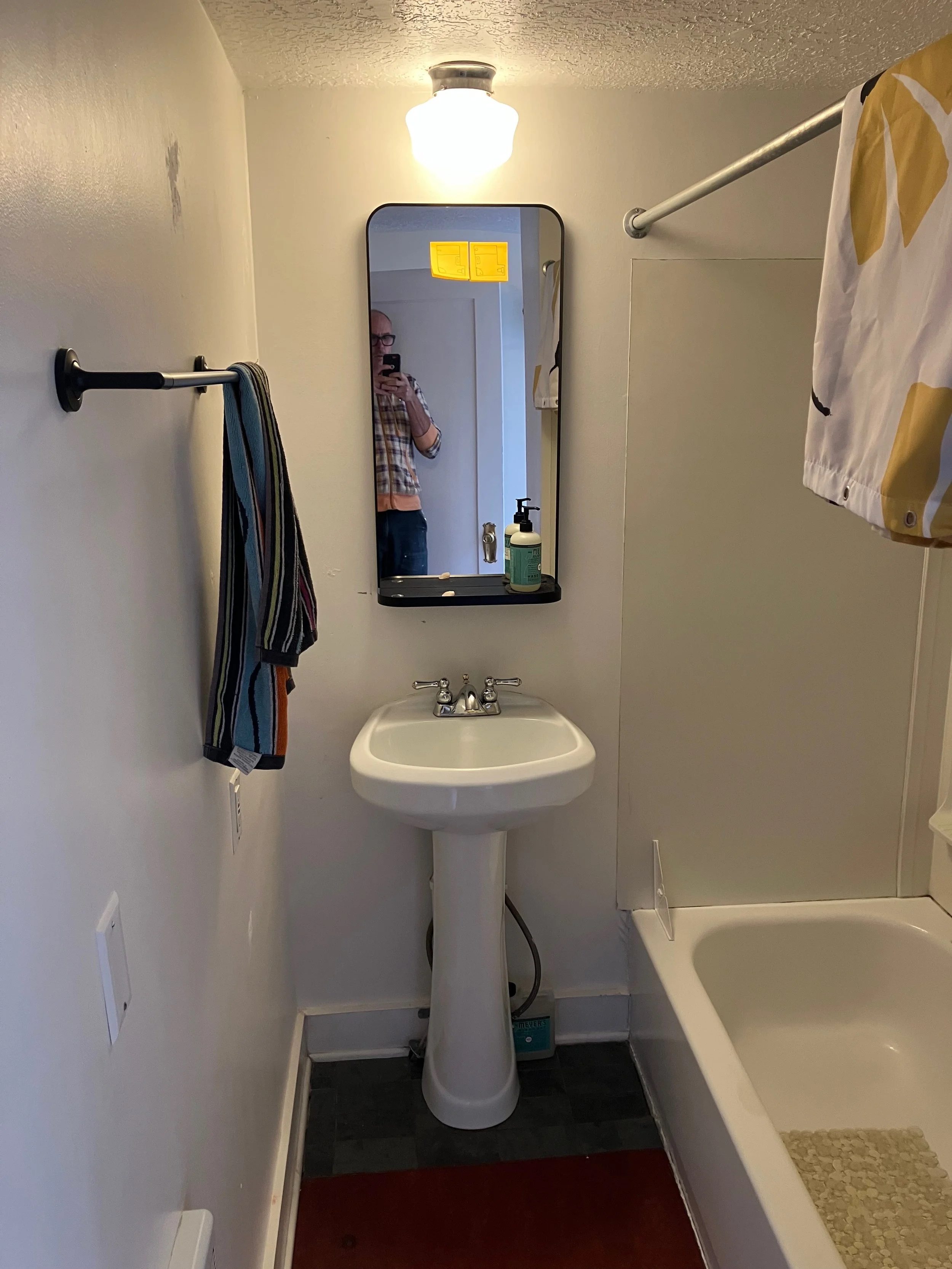 NE 27th Ave Bathroom- Before