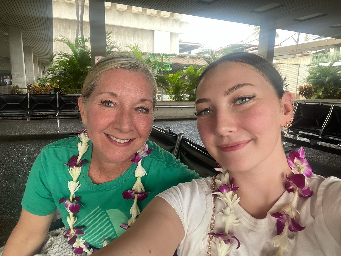 All of these negative temperatures are reminding me of a month ago when Jess took me to Hawaii. Tropical air, beaches, shopping, and lots of relaxing.  Perfect way to start the holidays. Thanks @jessamynecampbell #mothersanddaughters #hawaii