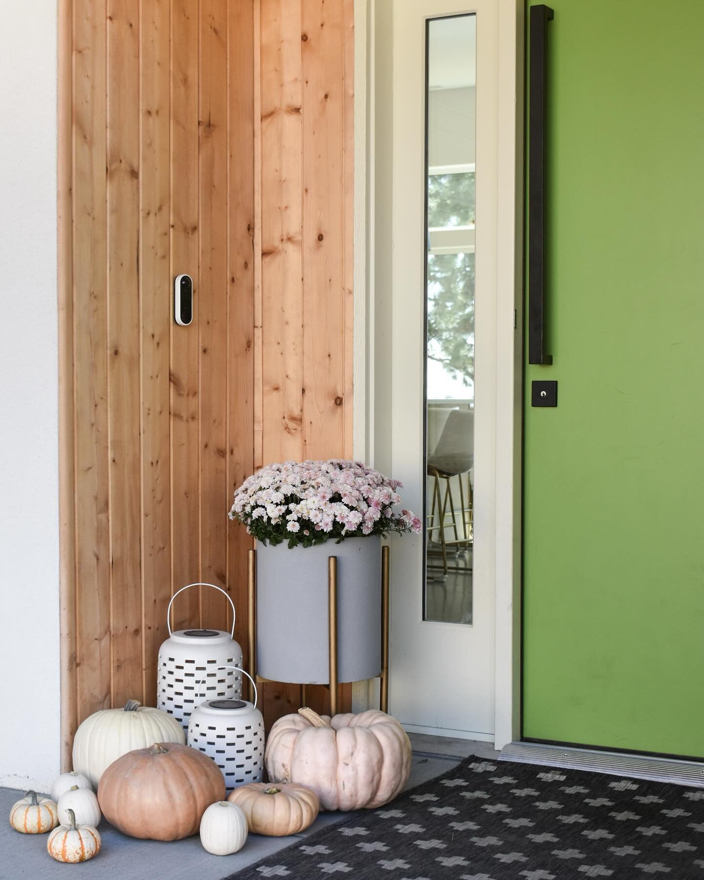 Have you checked out @restlesshabitation.interiors ?  They will put together a fall porch styled specifically for you, using your own decor and adding a fresh flare. Perfect for those of us who love a styled porch but just don&rsquo;t have the time!!