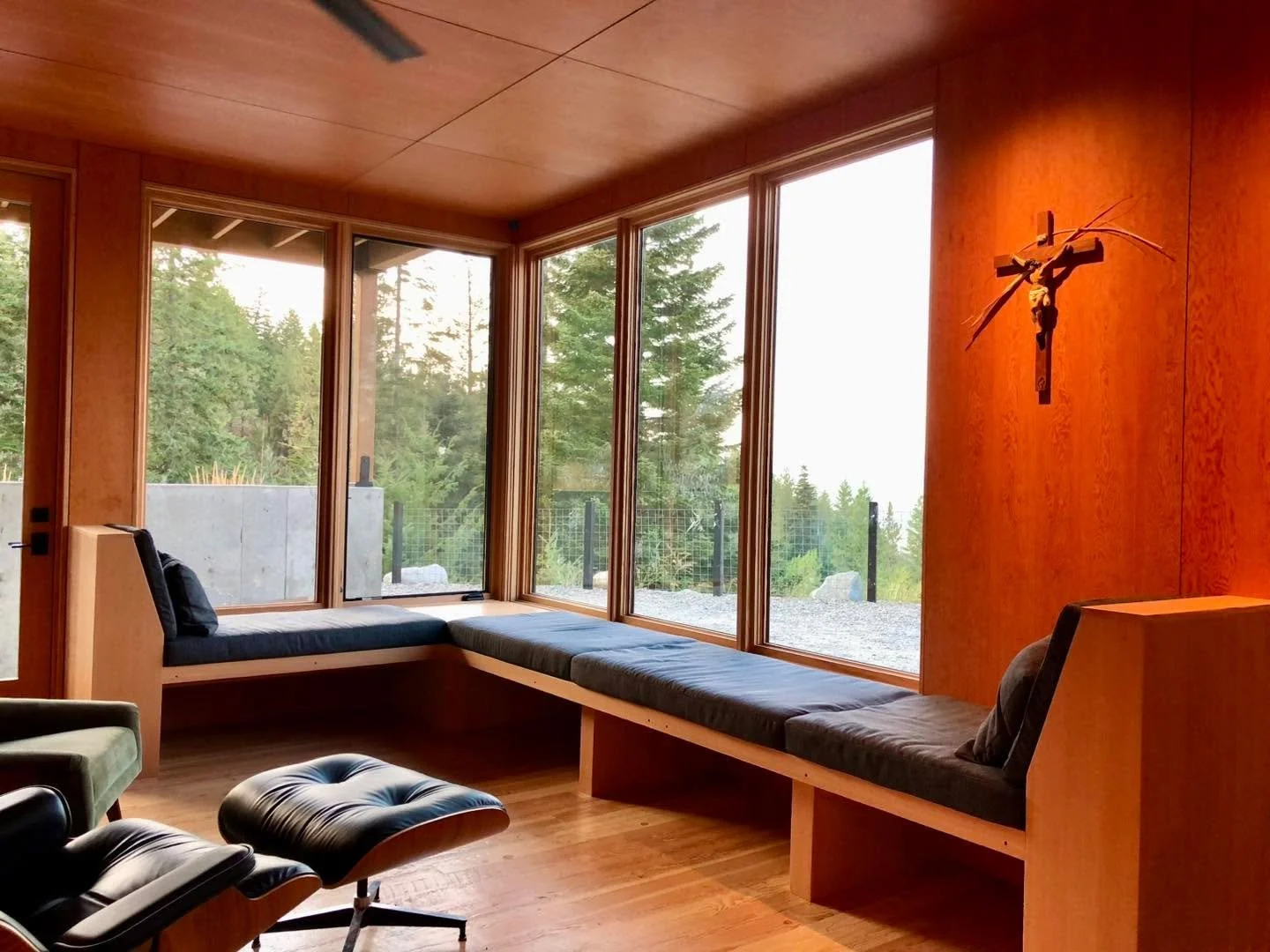 There is nothing quite like a bench seat with comfy cushions. What a great place to relax! This one completed for Notion Workshop.  #customslipcovers #slipcovers #Spok #customslipcovers #slipcovers #Spokaneslipcovers #homedecor #furnituremakeover #up