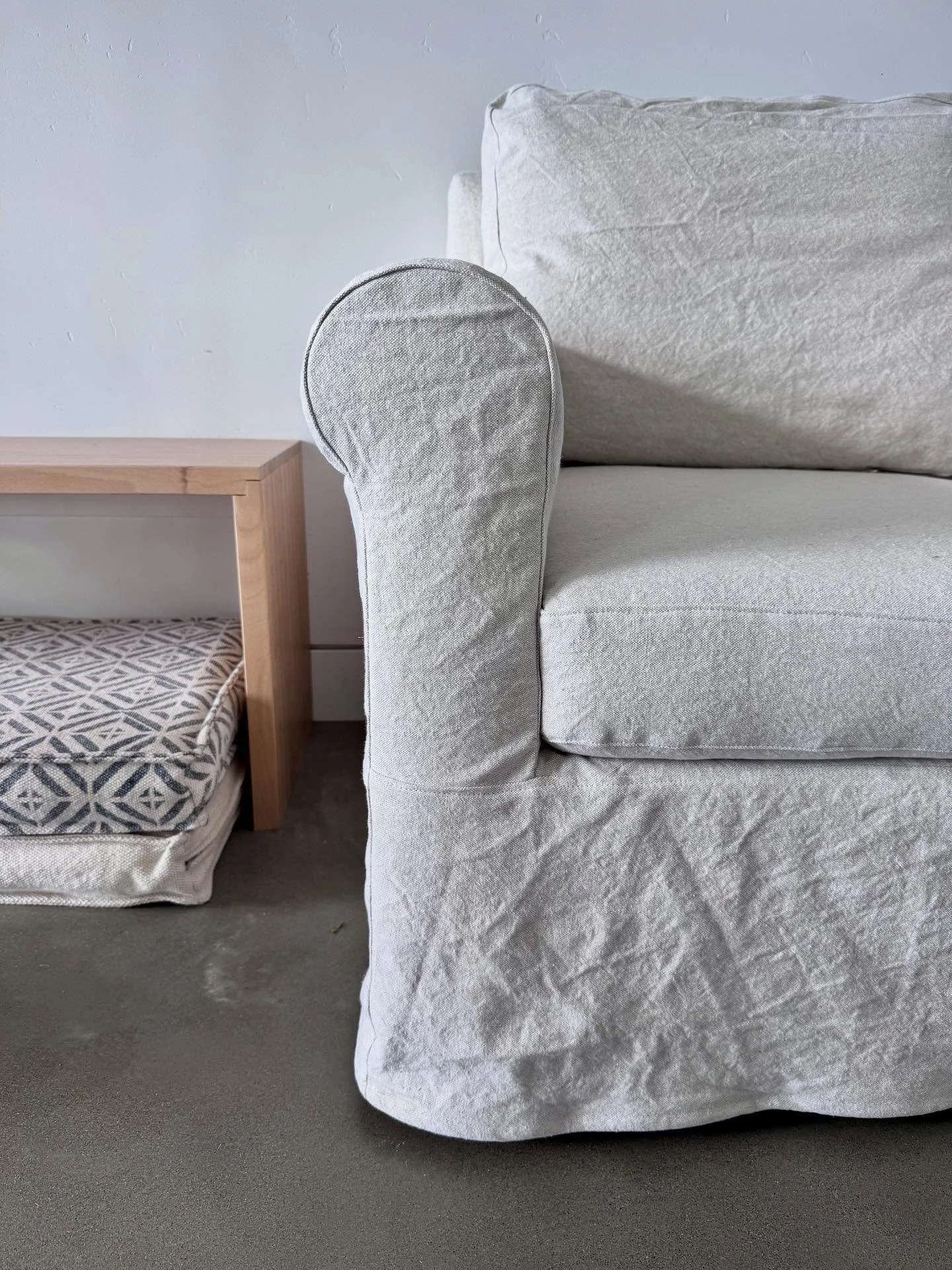 After and before. This was a chair they couldn&rsquo;t live without. There were 2 of them, in fact. I love the casual look we created with this cotton/linen from @bigduckcanvas