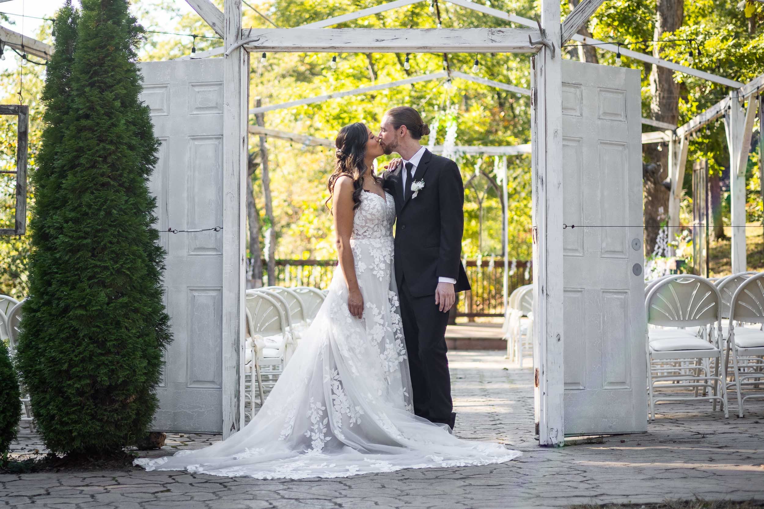 Renaissance Wine Garden_St Charles documentary wedding photography