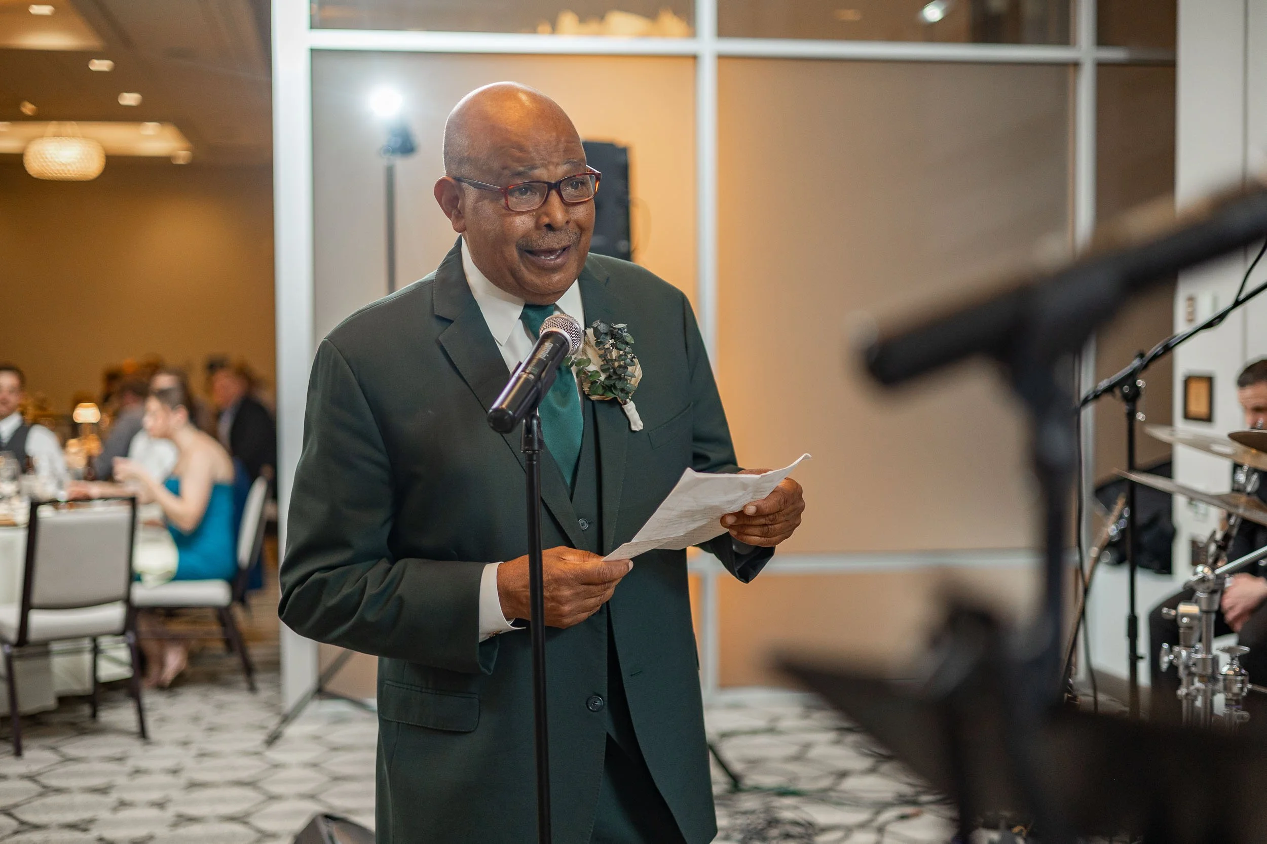 The Magnolia Hotel wedding reception, st louis documentary wedding photography